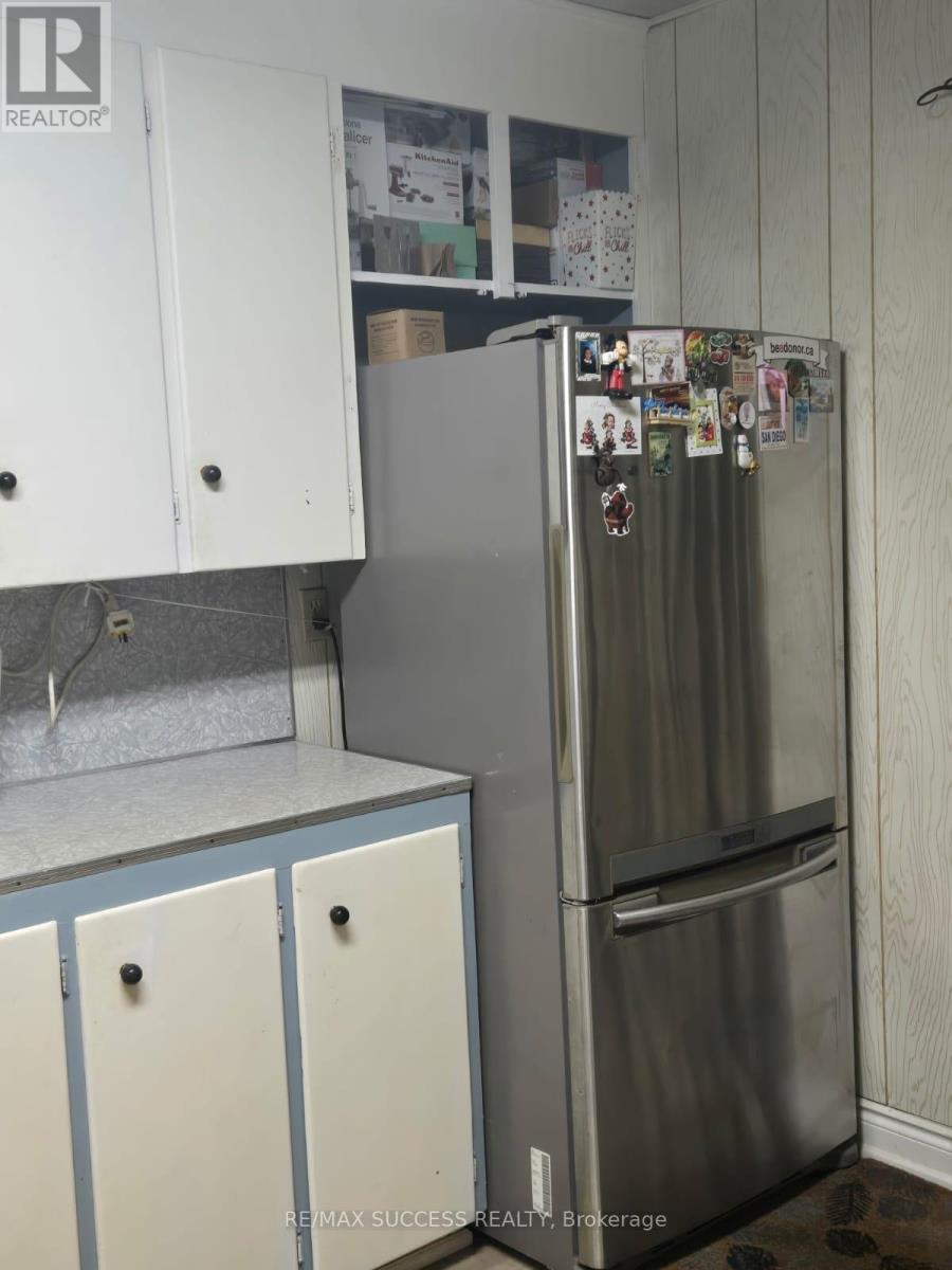 153 Barnesdale Avenue N, Hamilton, Ontario  L8L 6T1 - Photo 5 - X12569396