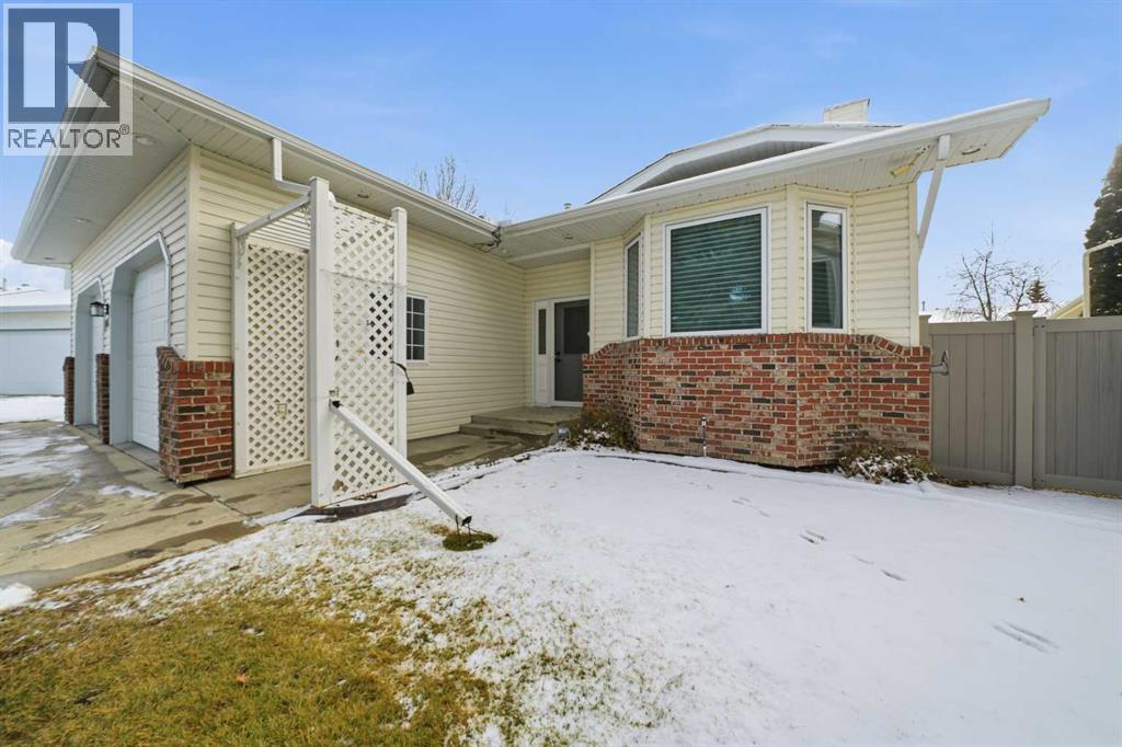 108 Dunham Close, Red Deer, Alberta  T4R 2J2 - Photo 2 - A2272210