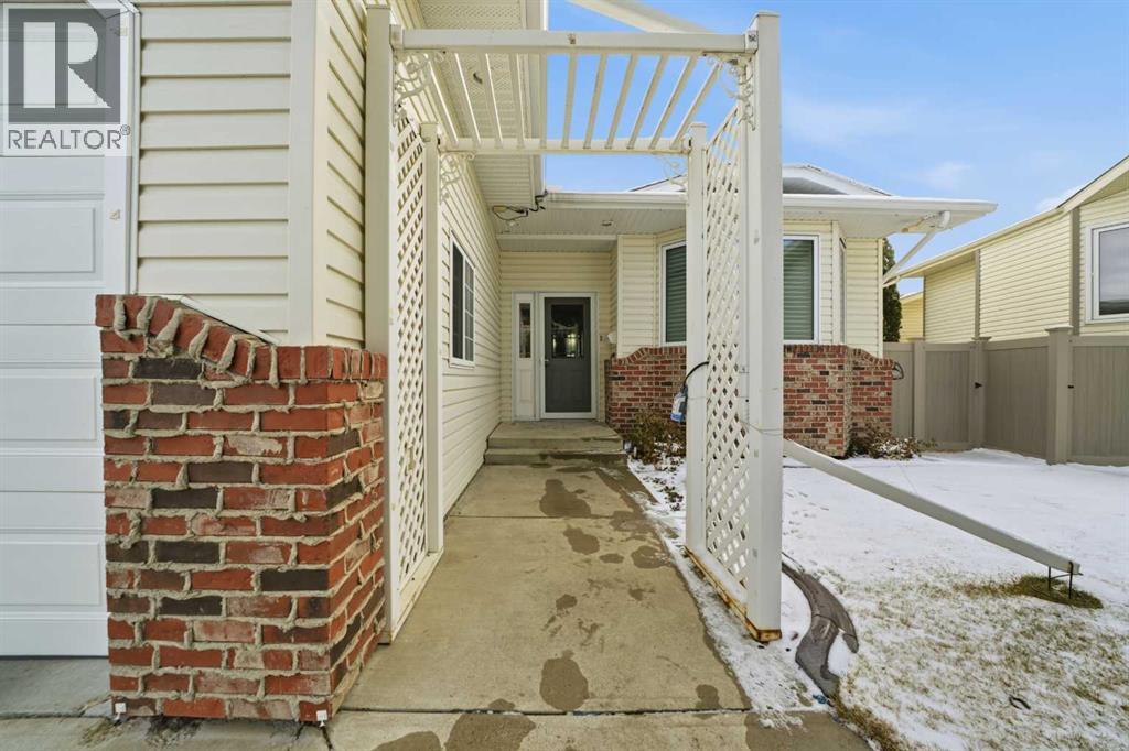 108 Dunham Close, Red Deer, Alberta  T4R 2J2 - Photo 4 - A2272210