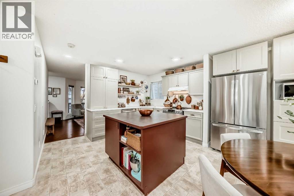 18 Crystal Shores Road, Okotoks, Alberta  T1S 2C6 - Photo 6 - A2272045