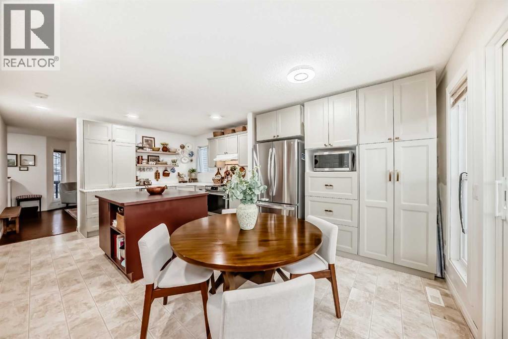 18 Crystal Shores Road, Okotoks, Alberta  T1S 2C6 - Photo 12 - A2272045