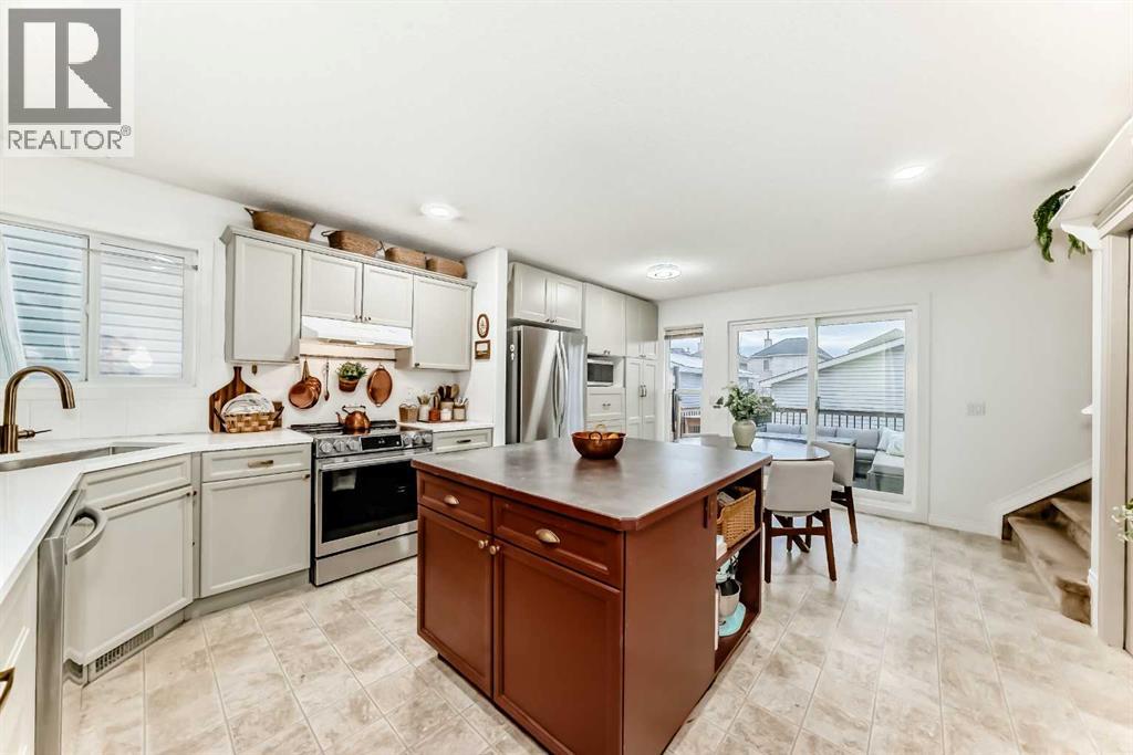 18 Crystal Shores Road, Okotoks, Alberta  T1S 2C6 - Photo 11 - A2272045