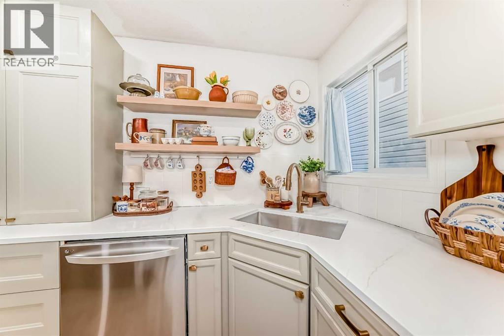 18 Crystal Shores Road, Okotoks, Alberta  T1S 2C6 - Photo 9 - A2272045