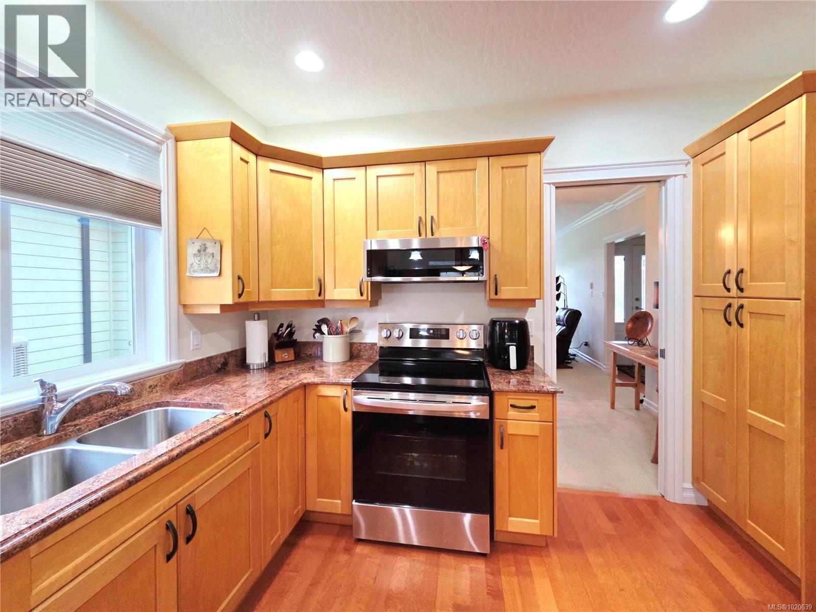 2040 Sussex Dr, Courtenay, British Columbia  V9N 3R3 - Photo 9 - 1020639