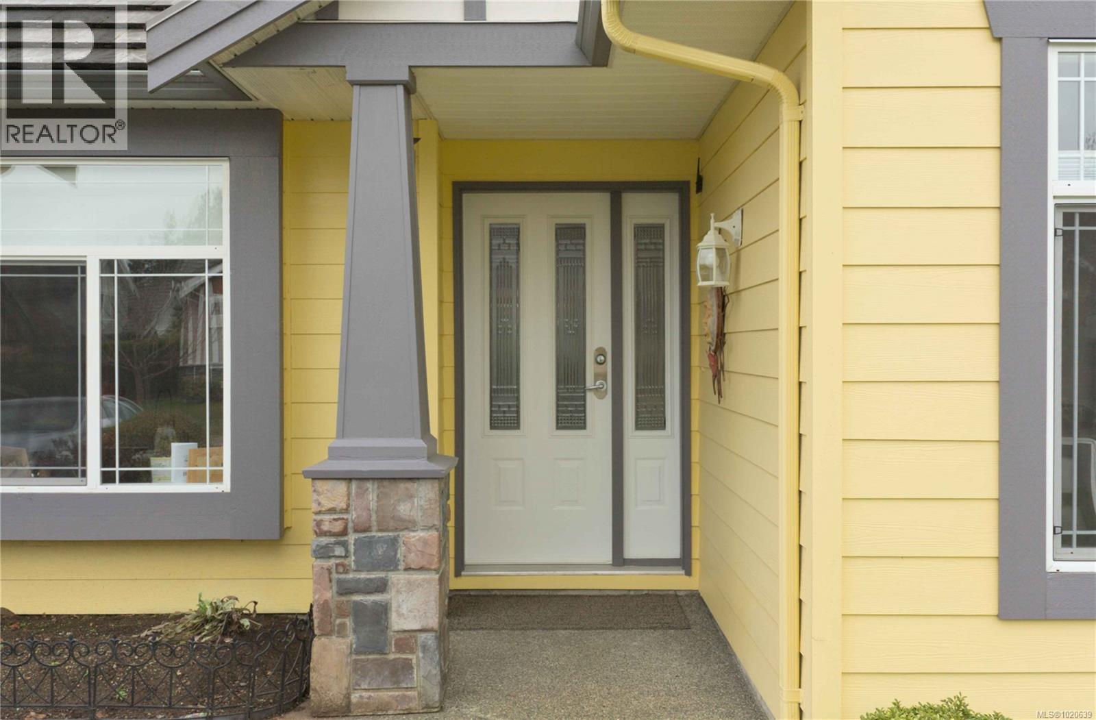 2040 Sussex Dr, Courtenay, British Columbia  V9N 3R3 - Photo 2 - 1020639