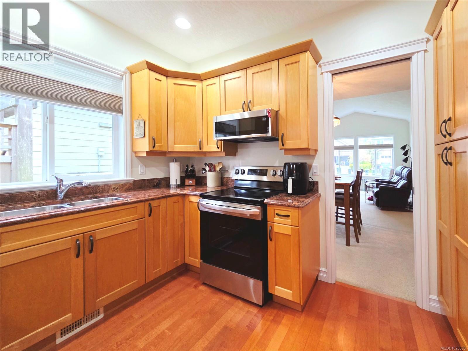 2040 Sussex Dr, Courtenay, British Columbia  V9N 3R3 - Photo 13 - 1020639