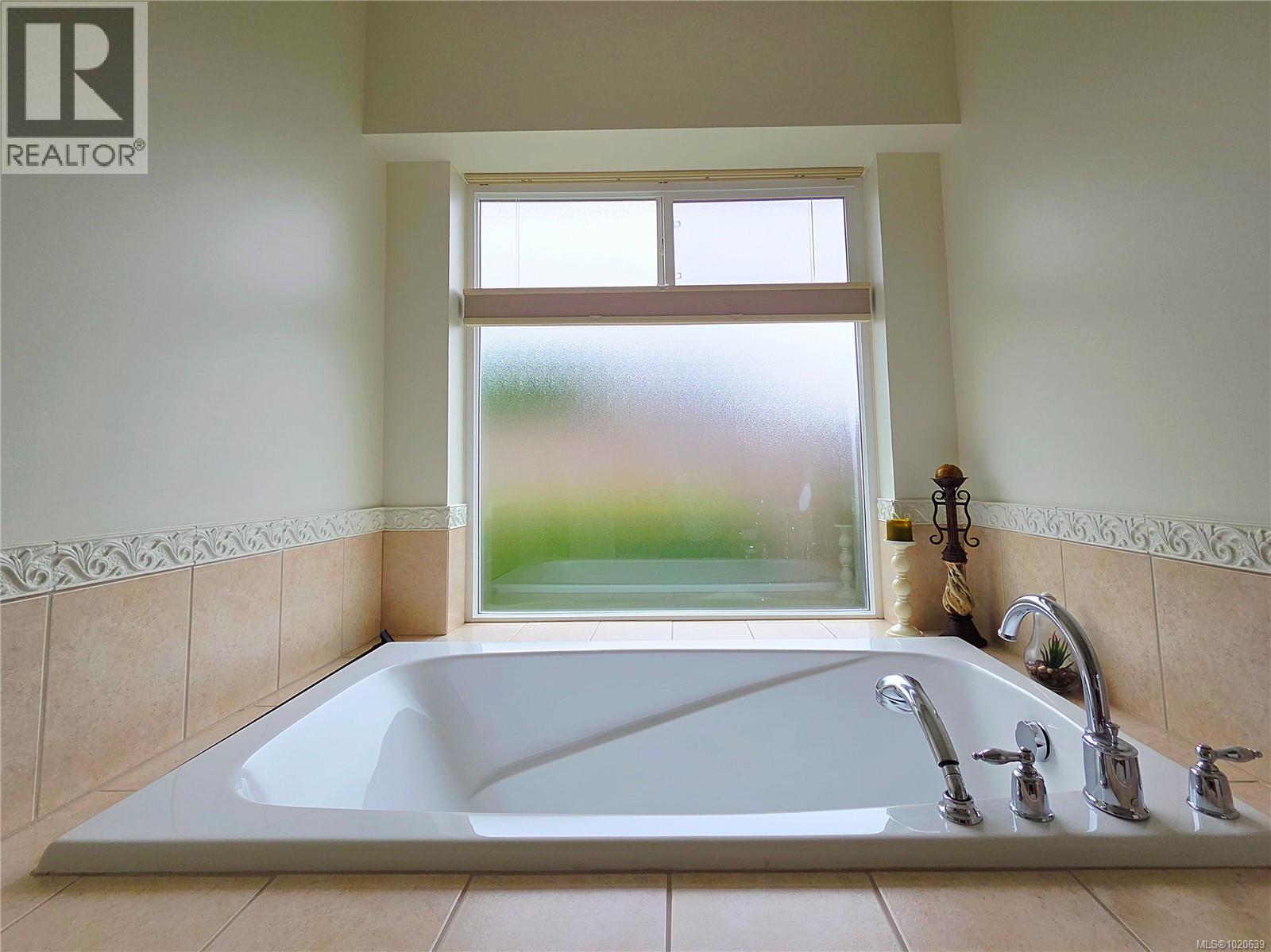 2040 Sussex Dr, Courtenay, British Columbia  V9N 3R3 - Photo 26 - 1020639