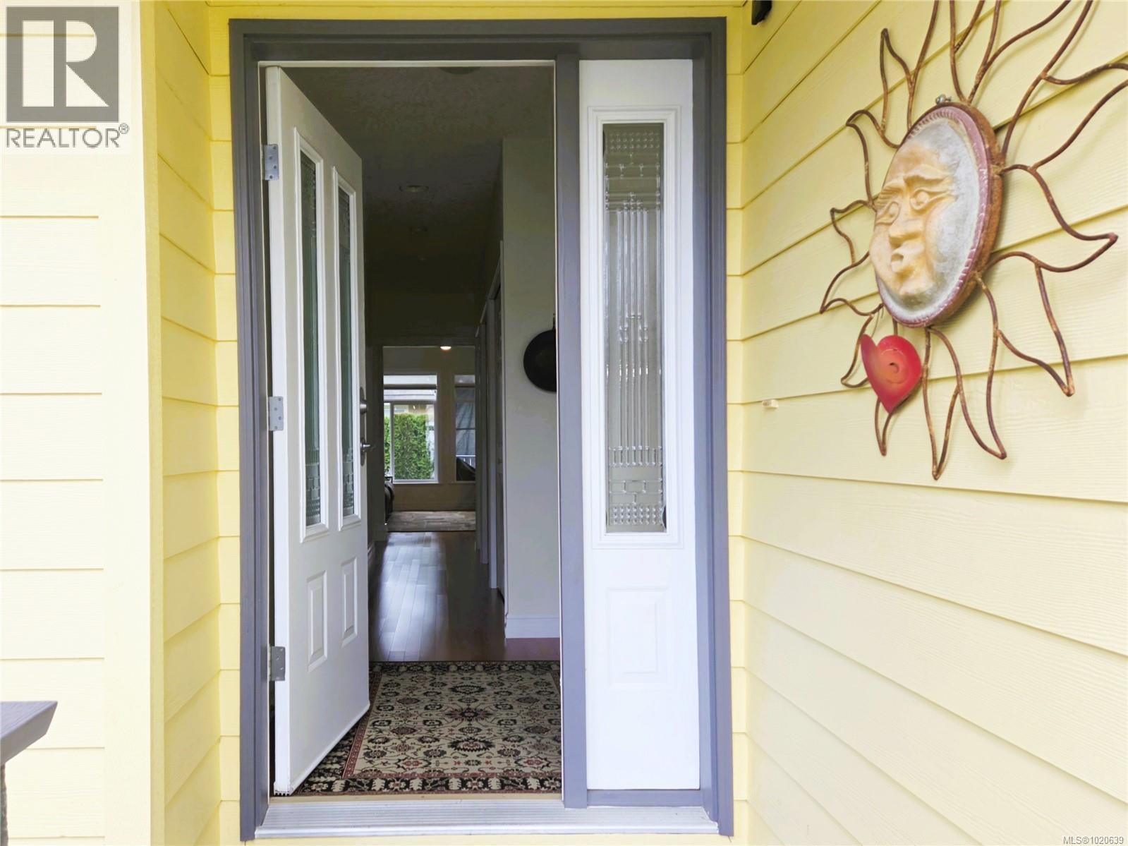 2040 Sussex Dr, Courtenay, British Columbia  V9N 3R3 - Photo 3 - 1020639