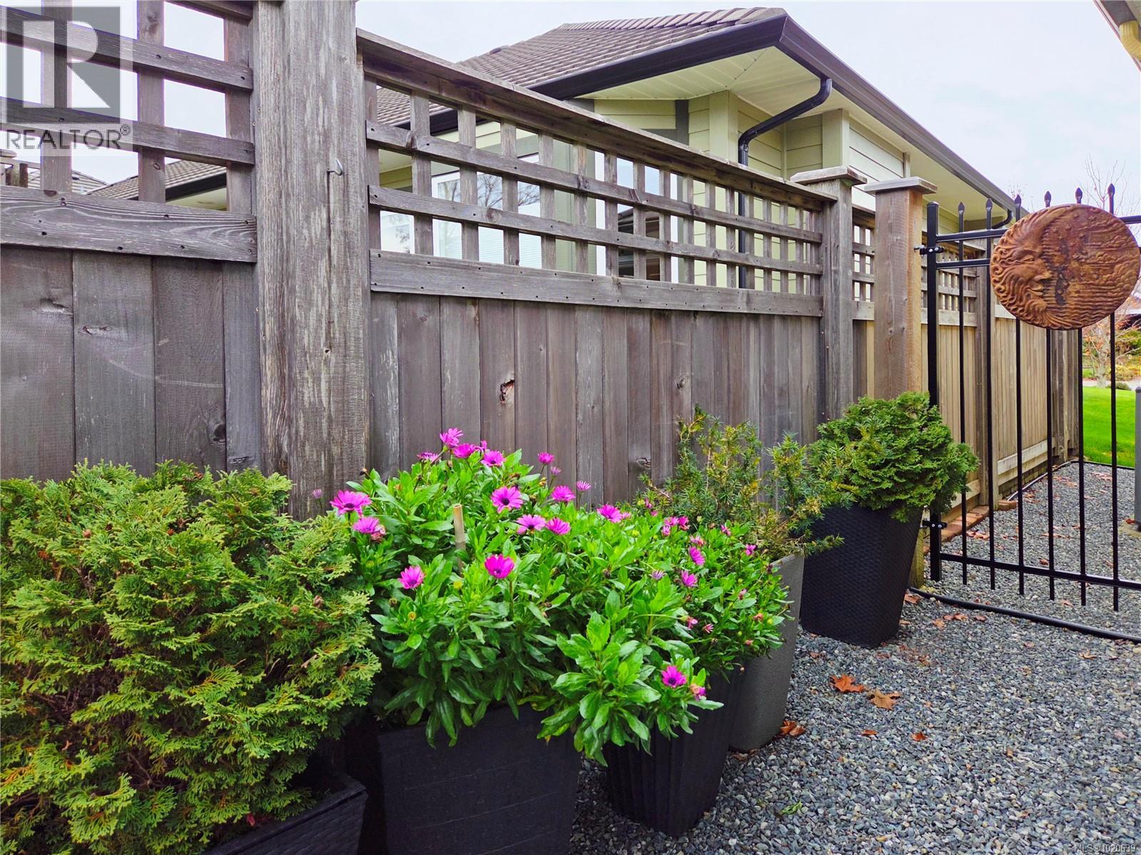 2040 Sussex Dr, Courtenay, British Columbia  V9N 3R3 - Photo 38 - 1020639