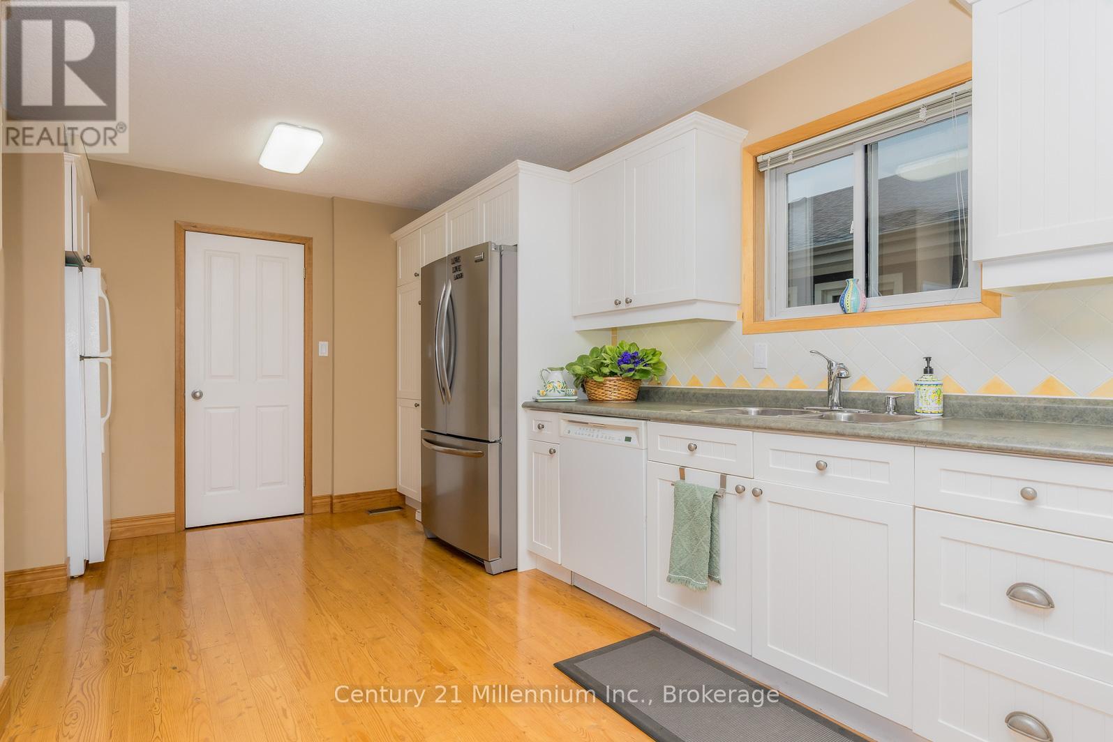 130 Pioneer Lane, Blue Mountains, Ontario  L9Y 0M7 - Photo 15 - X12516094