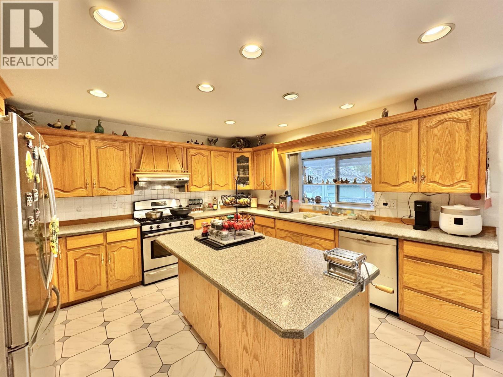 7091 Sussex Avenue, Burnaby, British Columbia  V5J 3V4 - Photo 11 - R3055178