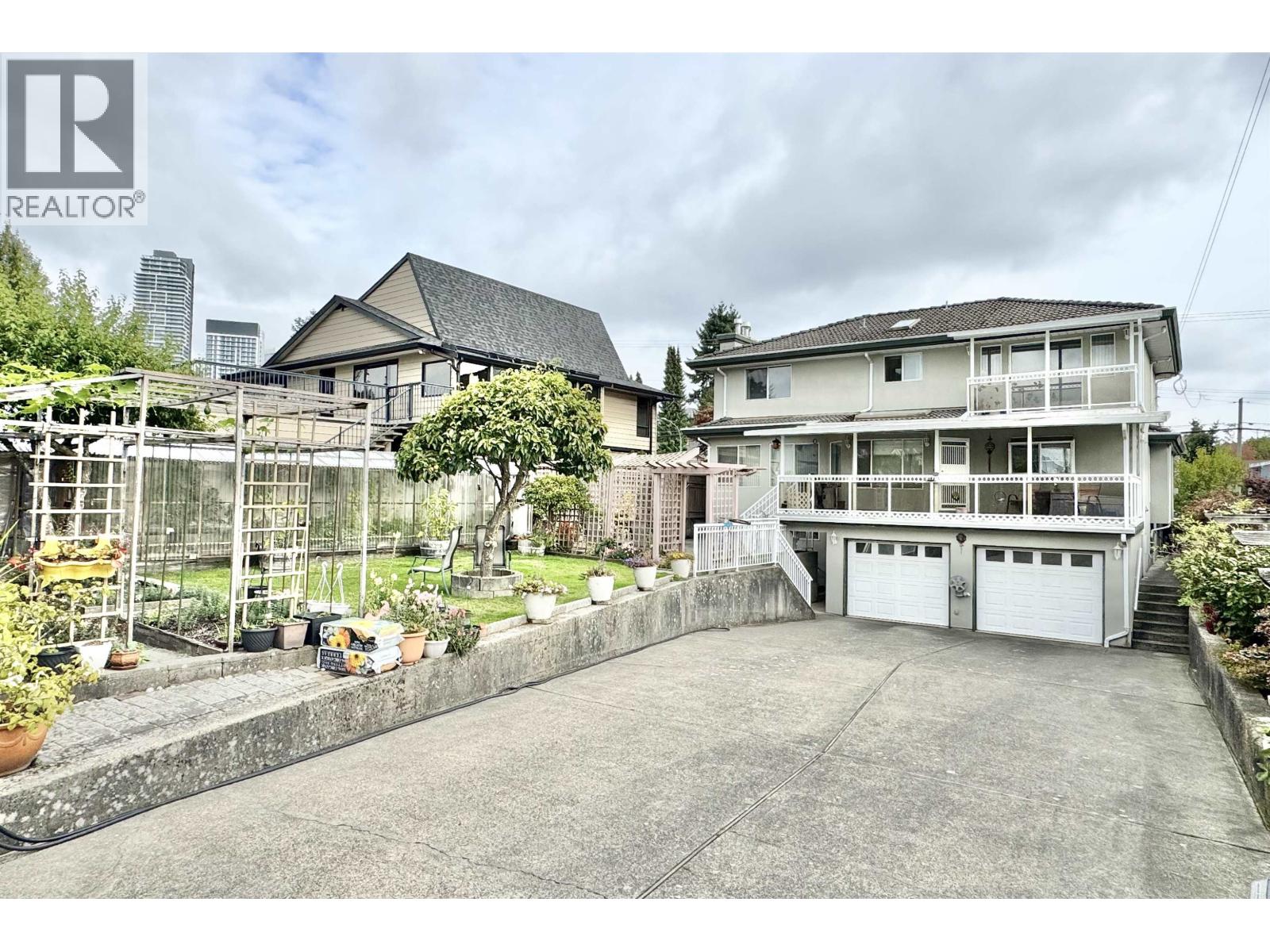 7091 Sussex Avenue, Burnaby, British Columbia  V5J 3V4 - Photo 2 - R3055178