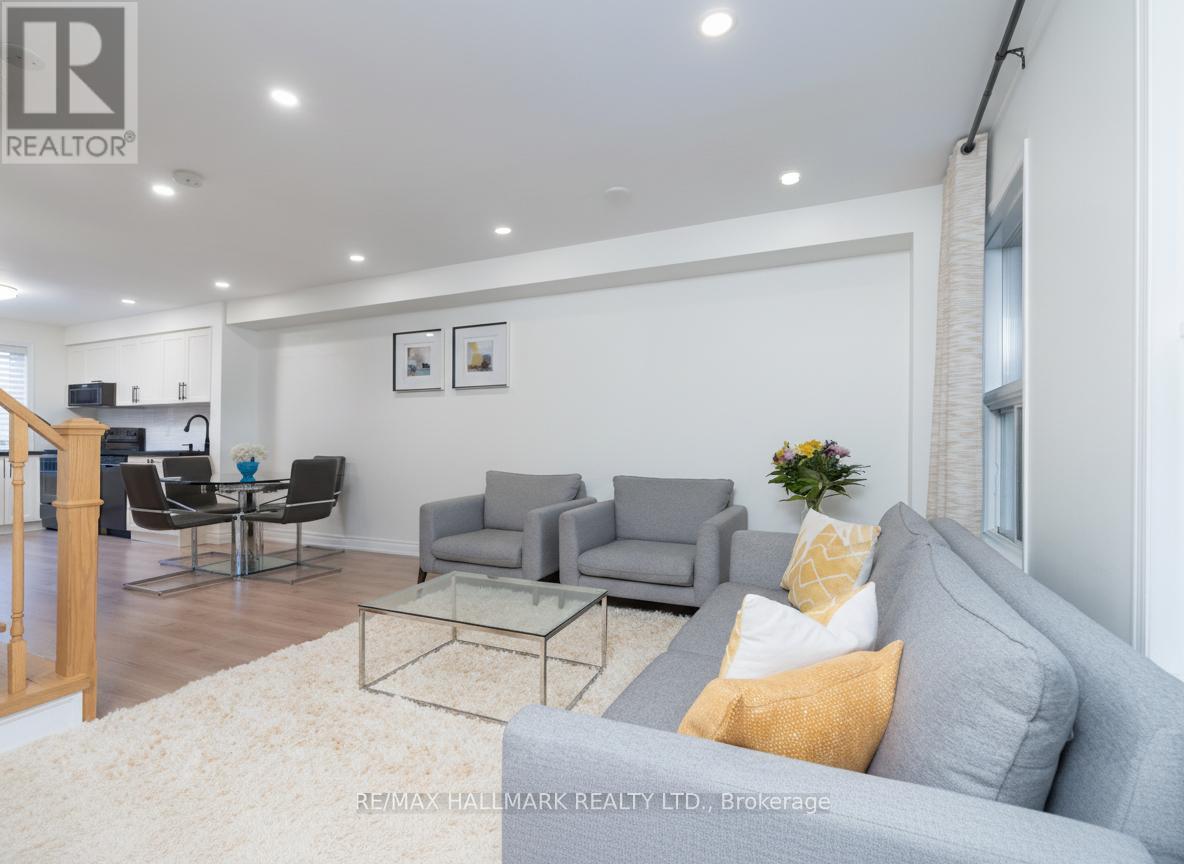 35 - 95 Weldrick Road E, Richmond Hill, Ontario  L4C 0H6 - Photo 4 - N12569464