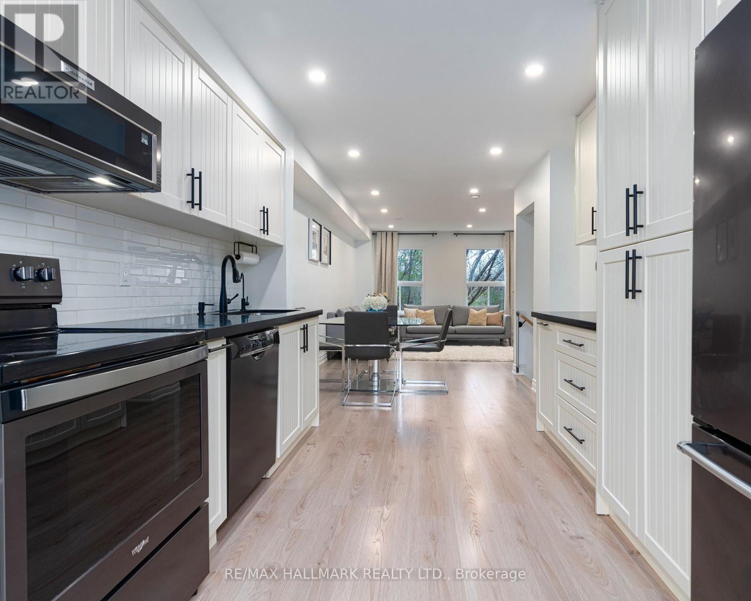 35 - 95 Weldrick Road E, Richmond Hill, Ontario  L4C 0H6 - Photo 8 - N12569464