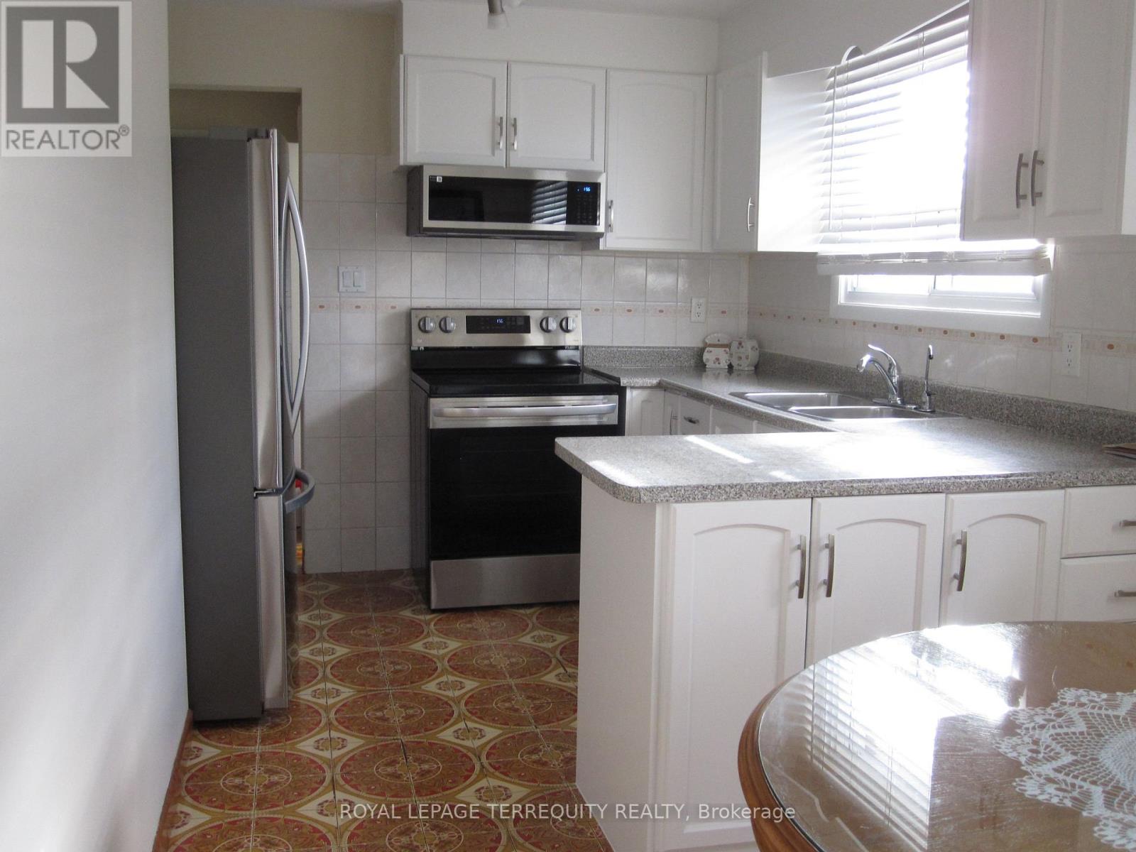 83 Victory Drive, Toronto, Ontario  M3M 2J9 - Photo 8 - W12558306