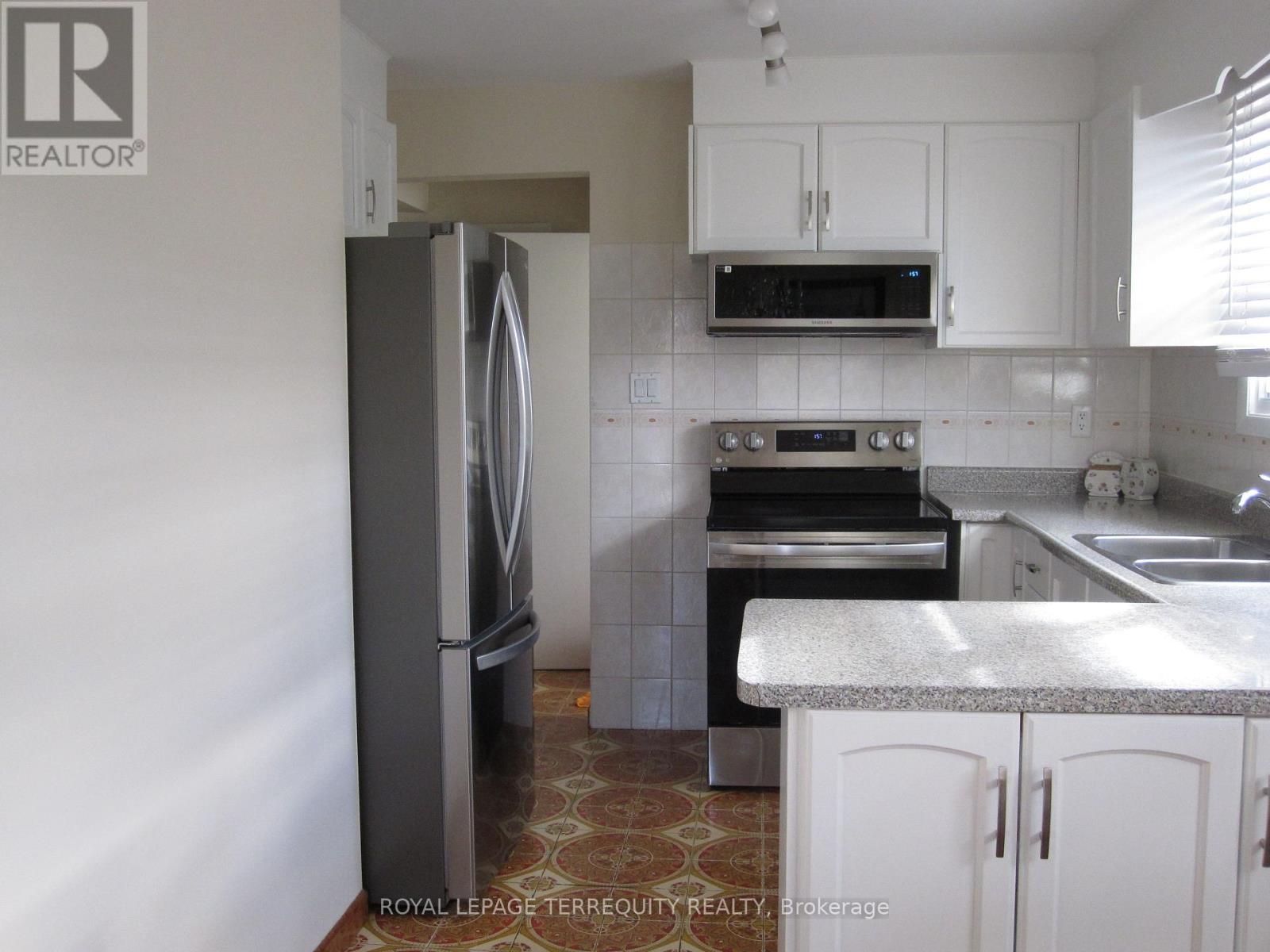 83 Victory Drive, Toronto, Ontario  M3M 2J9 - Photo 9 - W12558306