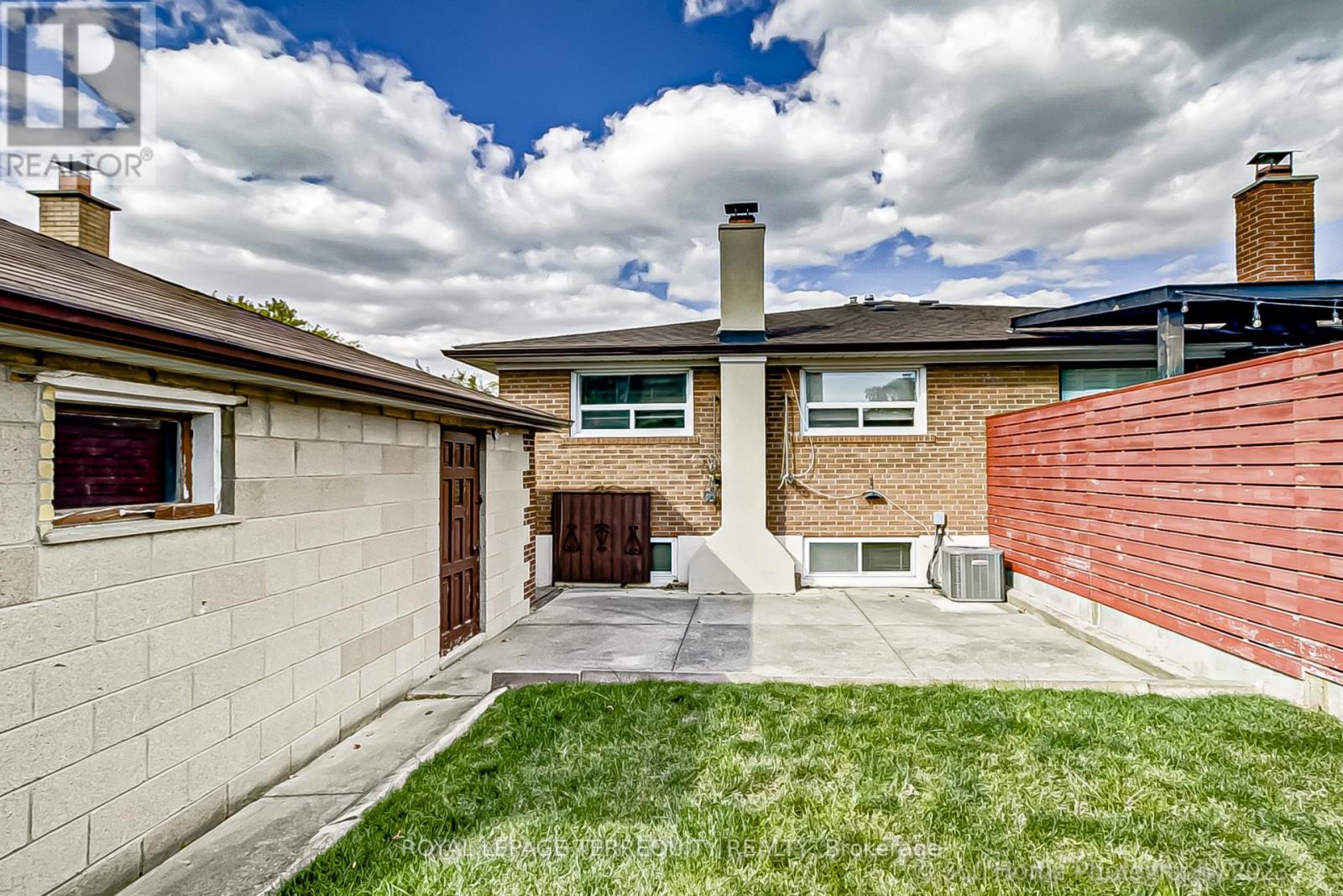 83 Victory Drive, Toronto, Ontario  M3M 2J9 - Photo 31 - W12558306