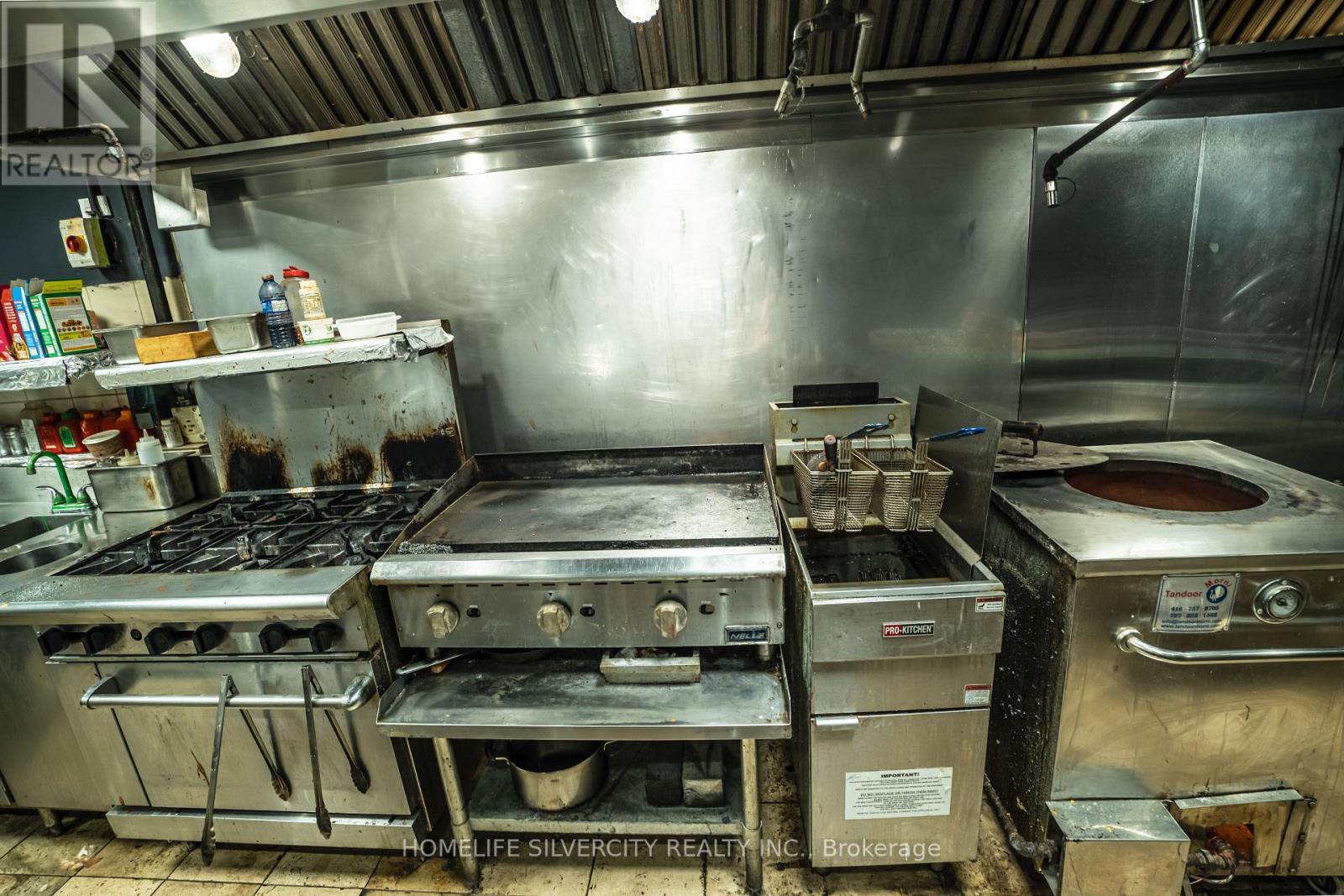 4870 Tomken Road, Mississauga, Ontario  L4W 1J8 - Photo 17 - W12569468