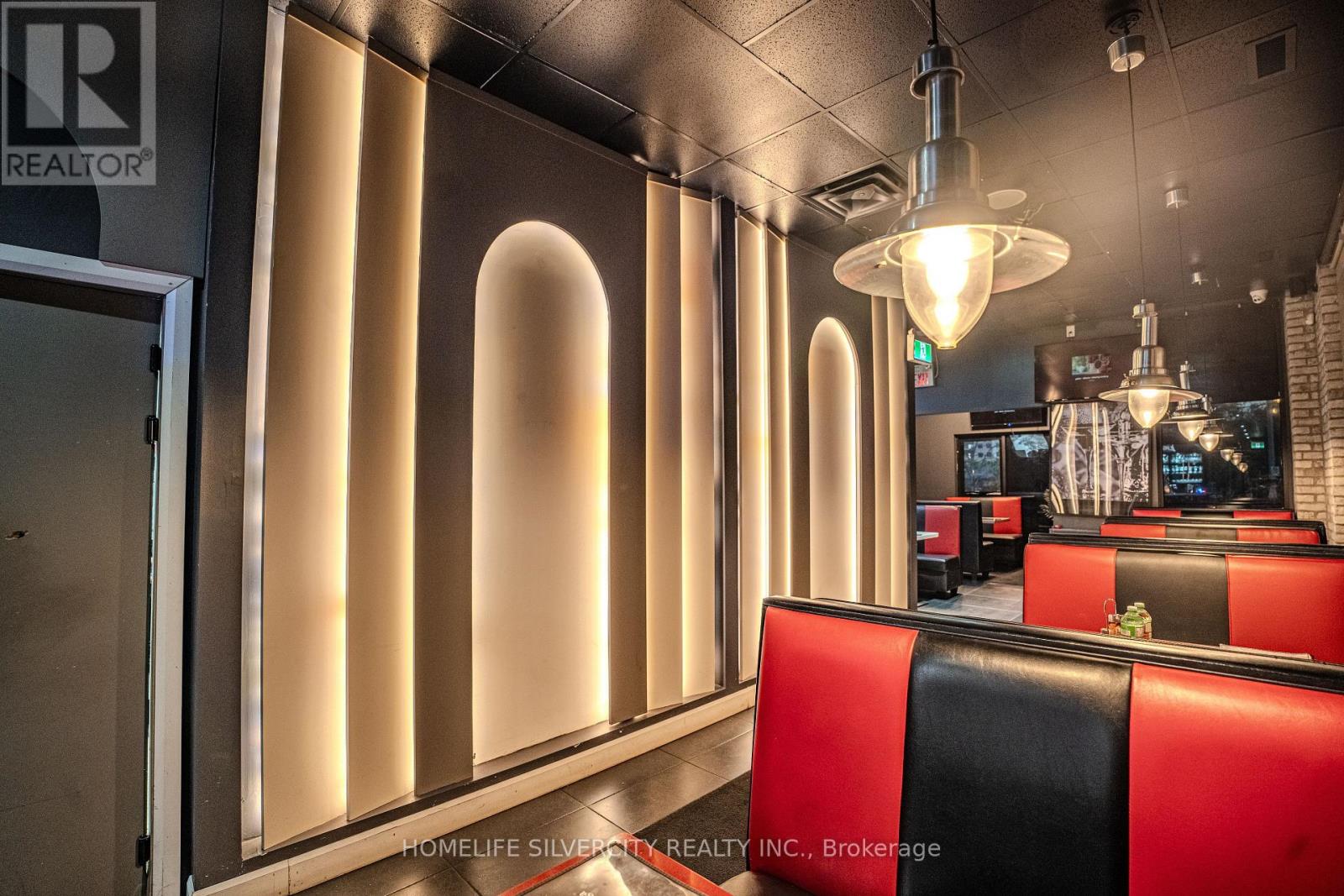 4870 Tomken Road, Mississauga, Ontario  L4W 1J8 - Photo 3 - W12569468