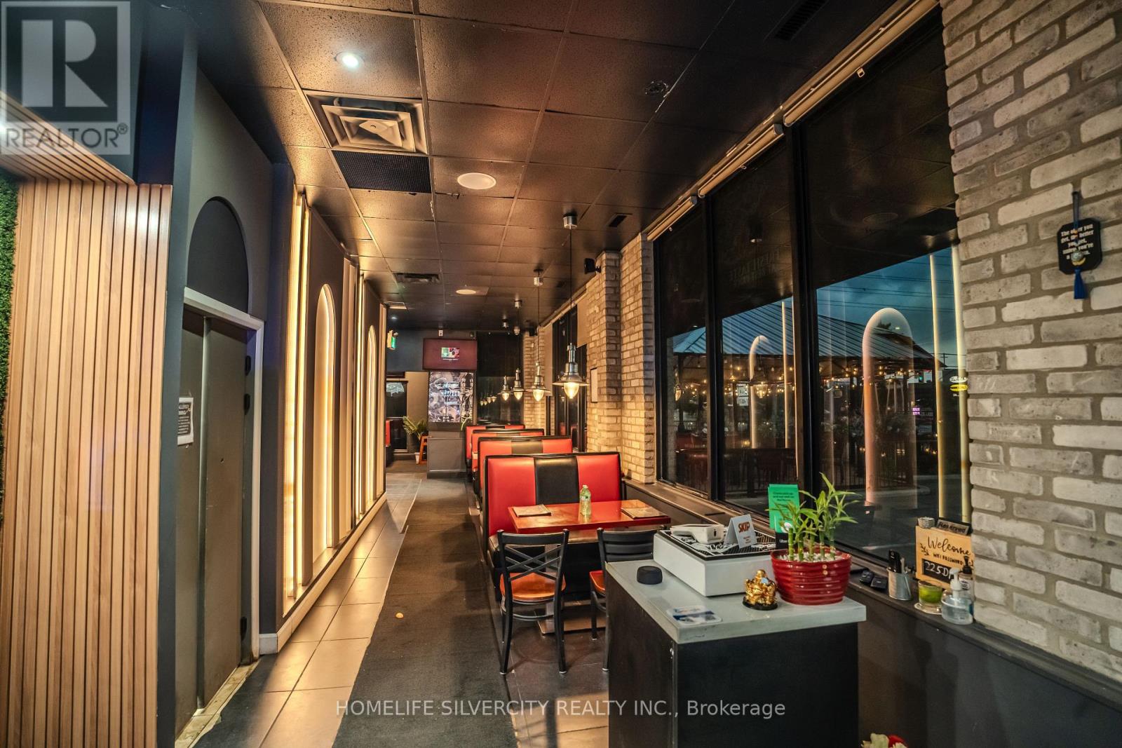 4870 Tomken Road, Mississauga, Ontario  L4W 1J8 - Photo 8 - W12569468