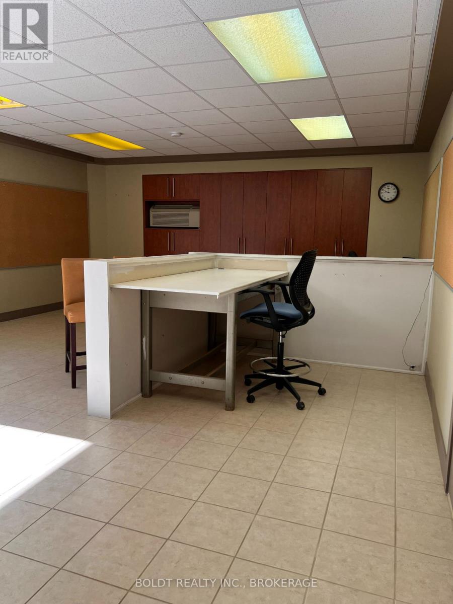 Unit B - 766 York Road, Niagara-On-The-Lake, Ontario  L0S 1J0 - Photo 11 - X12569518