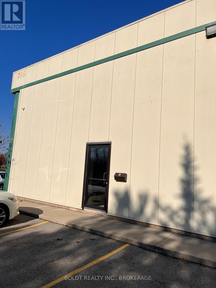 Unit B - 766 York Road, Niagara-On-The-Lake, Ontario  L0S 1J0 - Photo 2 - X12569518