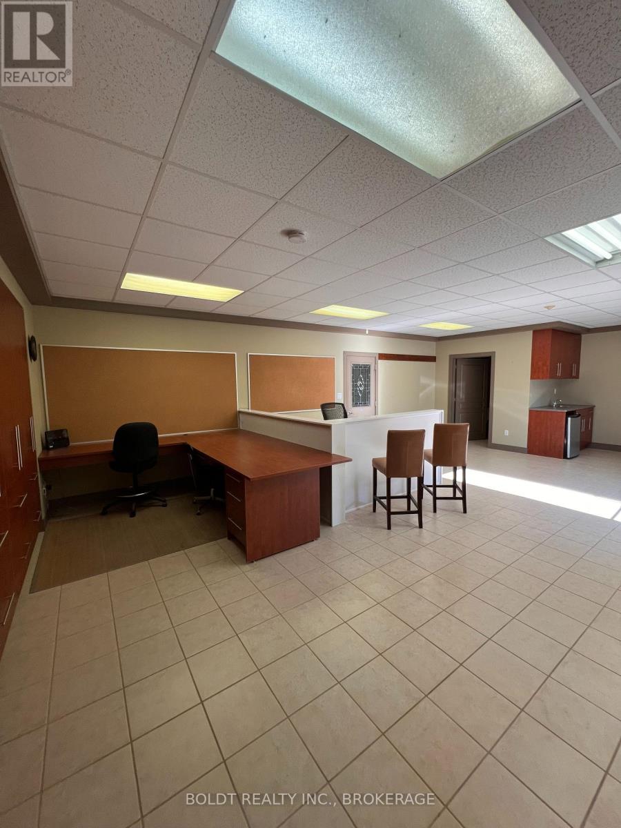 Unit B - 766 York Road, Niagara-On-The-Lake, Ontario  L0S 1J0 - Photo 7 - X12569518