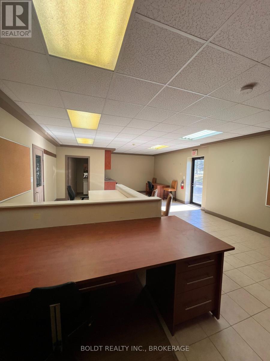 Unit B - 766 York Road, Niagara-On-The-Lake, Ontario  L0S 1J0 - Photo 8 - X12569518