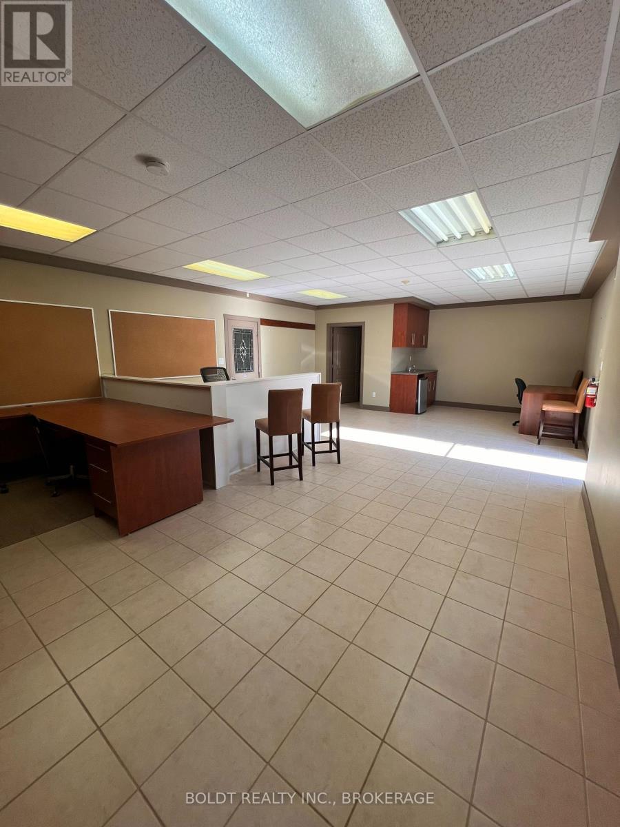 Unit B - 766 York Road, Niagara-On-The-Lake, Ontario  L0S 1J0 - Photo 9 - X12569518