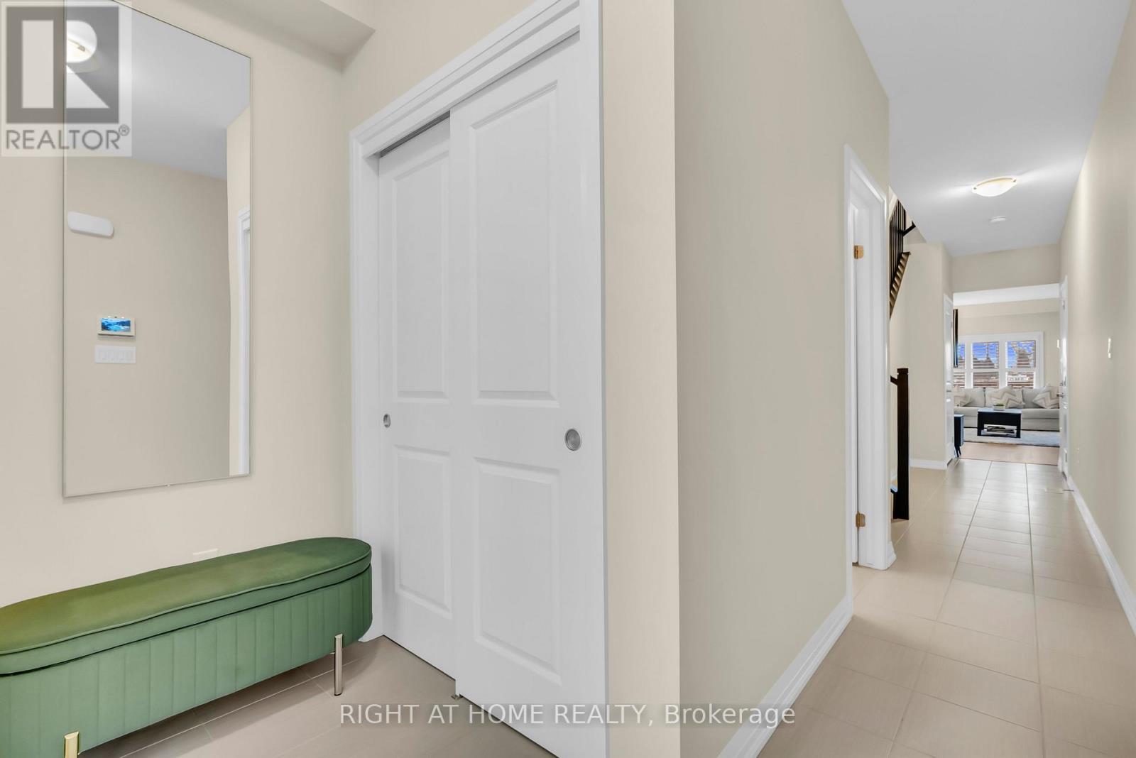 4 West Creek Court, Welland, Ontario  L3C 0K8 - Photo 4 - X12569466