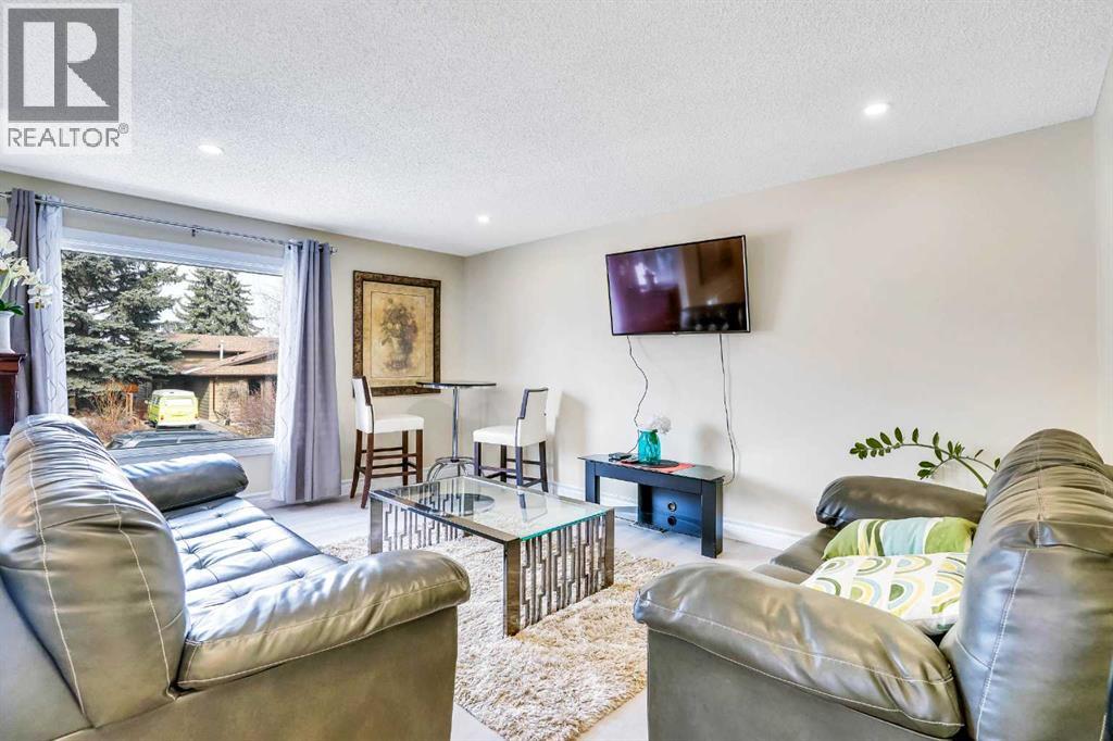 20 Bermuda Road Nw, Calgary, Alberta  T3K 1G6 - Photo 5 - A2271919