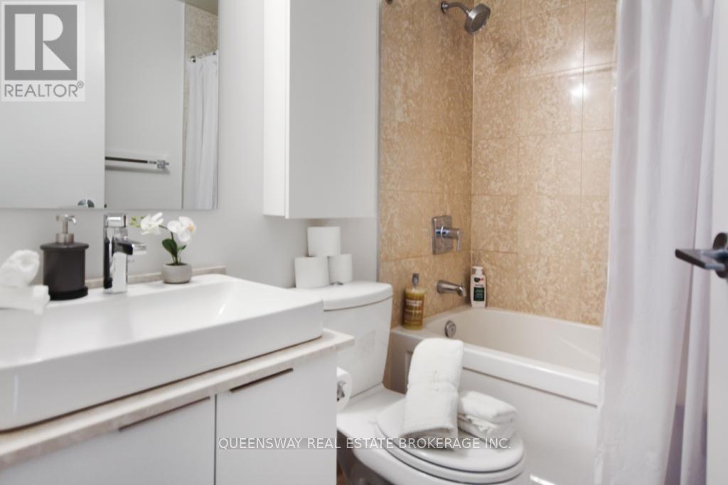 607 - 14 York Street, Toronto, Ontario  M5J 0B1 - Photo 10 - C12569500