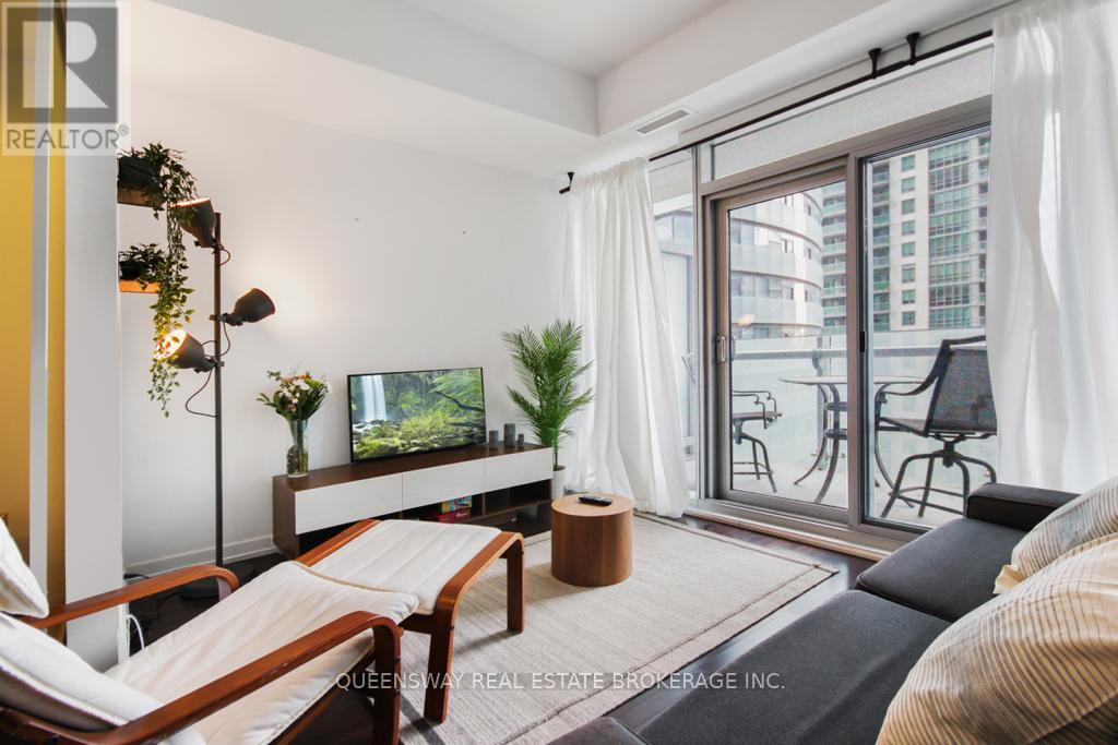 607 - 14 York Street, Toronto, Ontario  M5J 0B1 - Photo 4 - C12569500