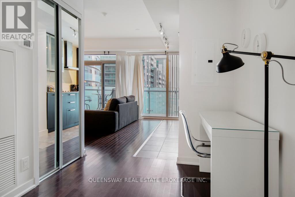 607 - 14 York Street, Toronto, Ontario  M5J 0B1 - Photo 9 - C12569500