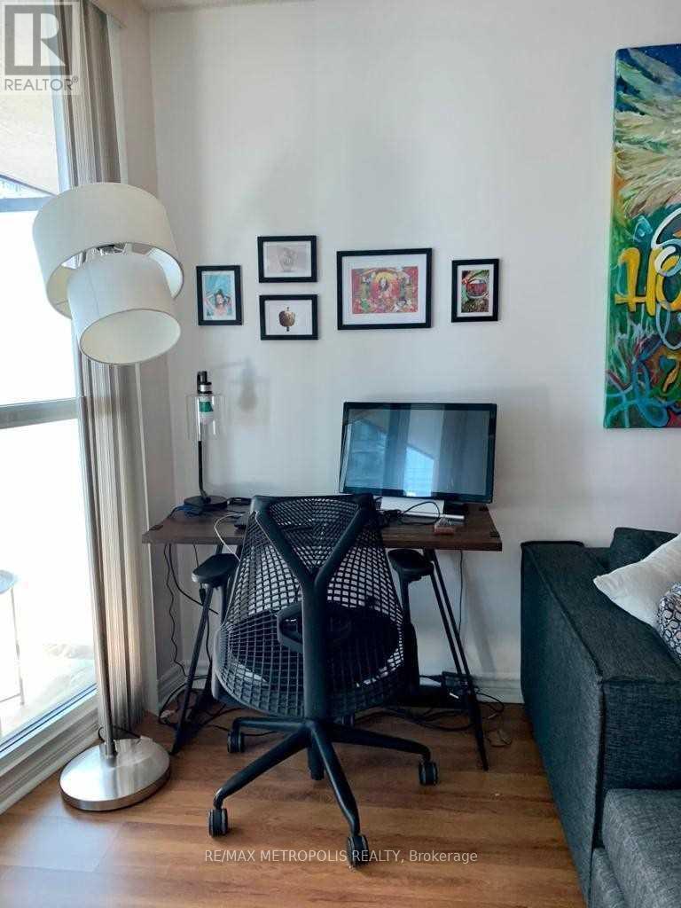 2808 - 19 Grand Trunk Crescent, Toronto, Ontario  M5J 3A3 - Photo 4 - C12569522