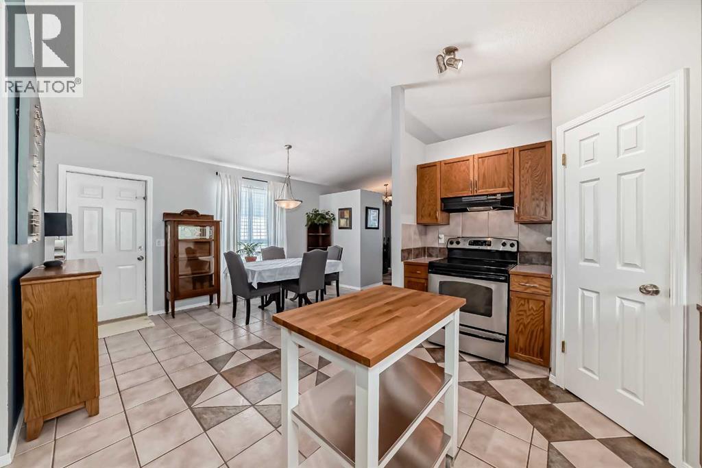 110 Applebrook Circle Se, Calgary, Alberta  T2A 7T3 - Photo 11 - A2245098