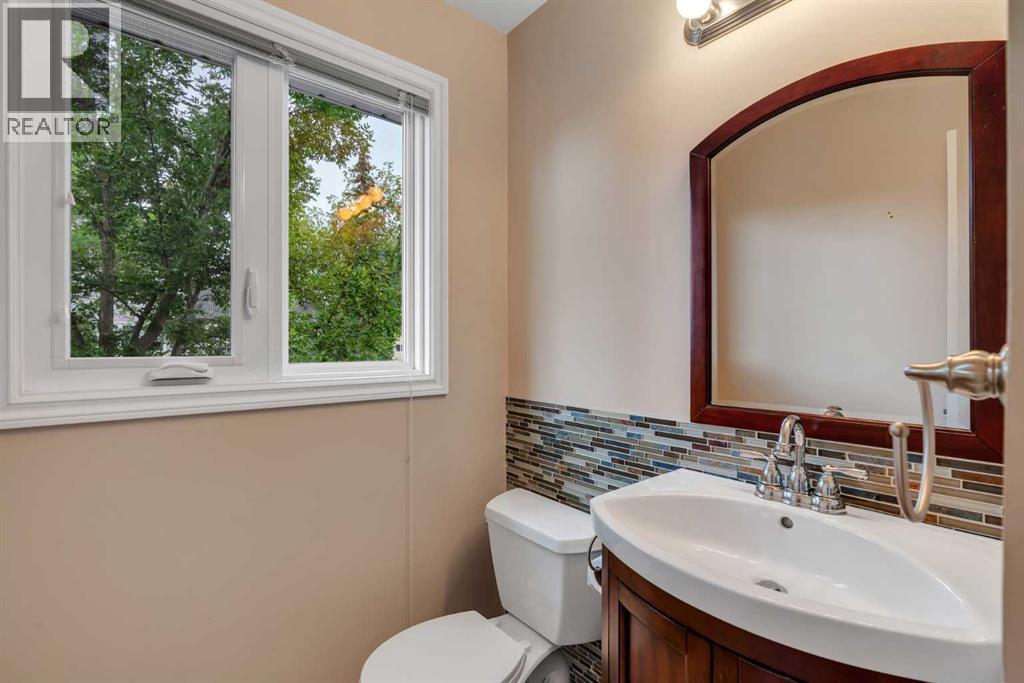 22 Coachway Green Sw, Calgary, Alberta  T3H 1V8 - Photo 18 - A2249410