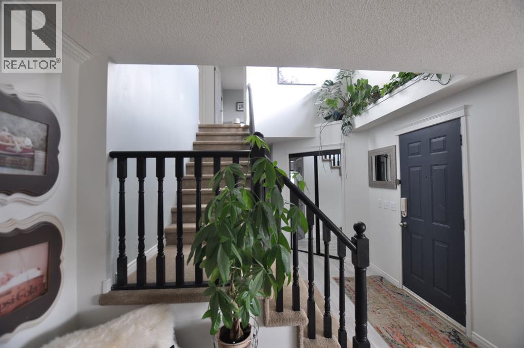 18 Westridge Crescent, Okotoks, Alberta  T1S 1N3 - Photo 3 - A2266447