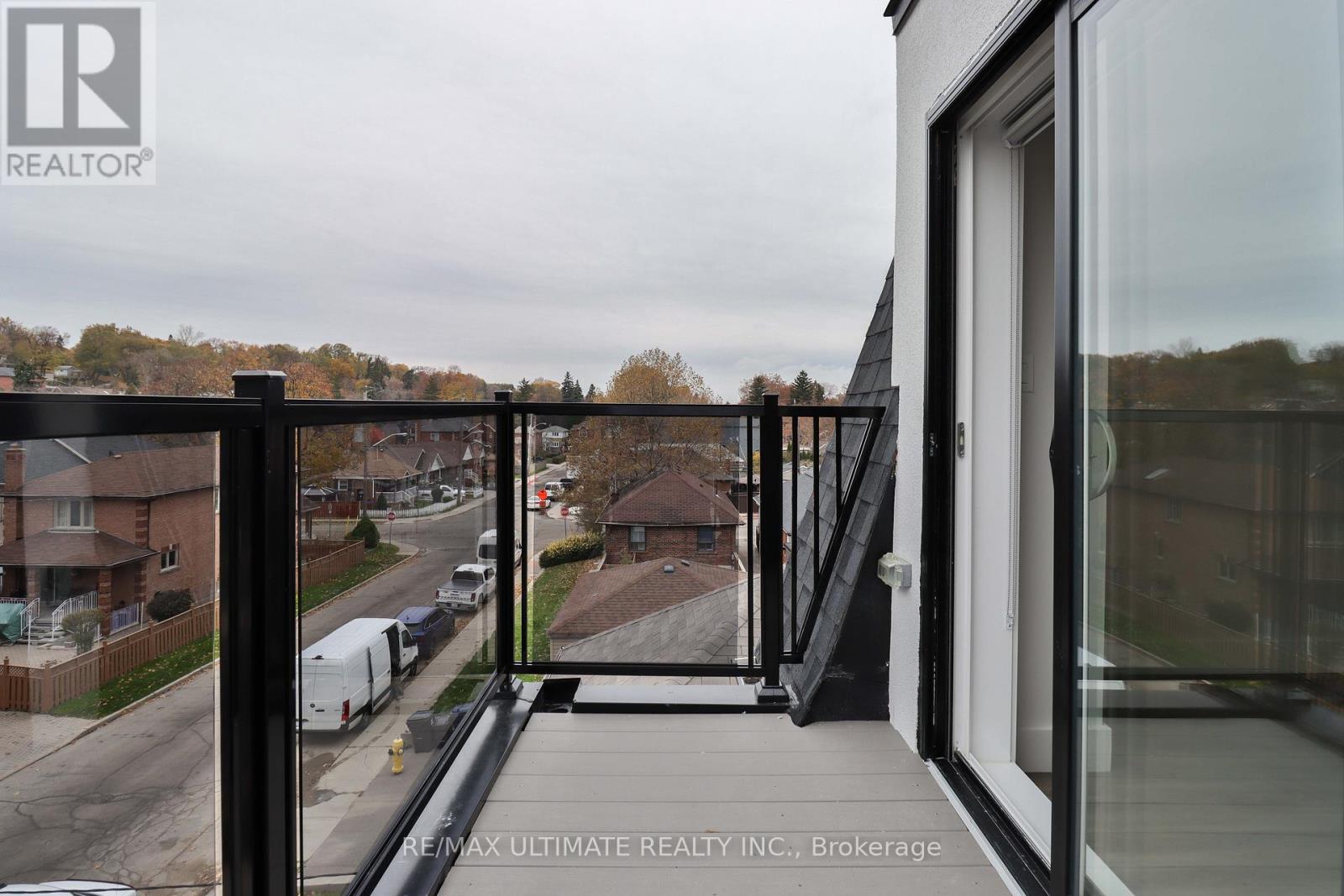 3rd Floor - 6 Chudleigh Road, Toronto, Ontario M6E 1Y8 - Photo 10 - W12569474