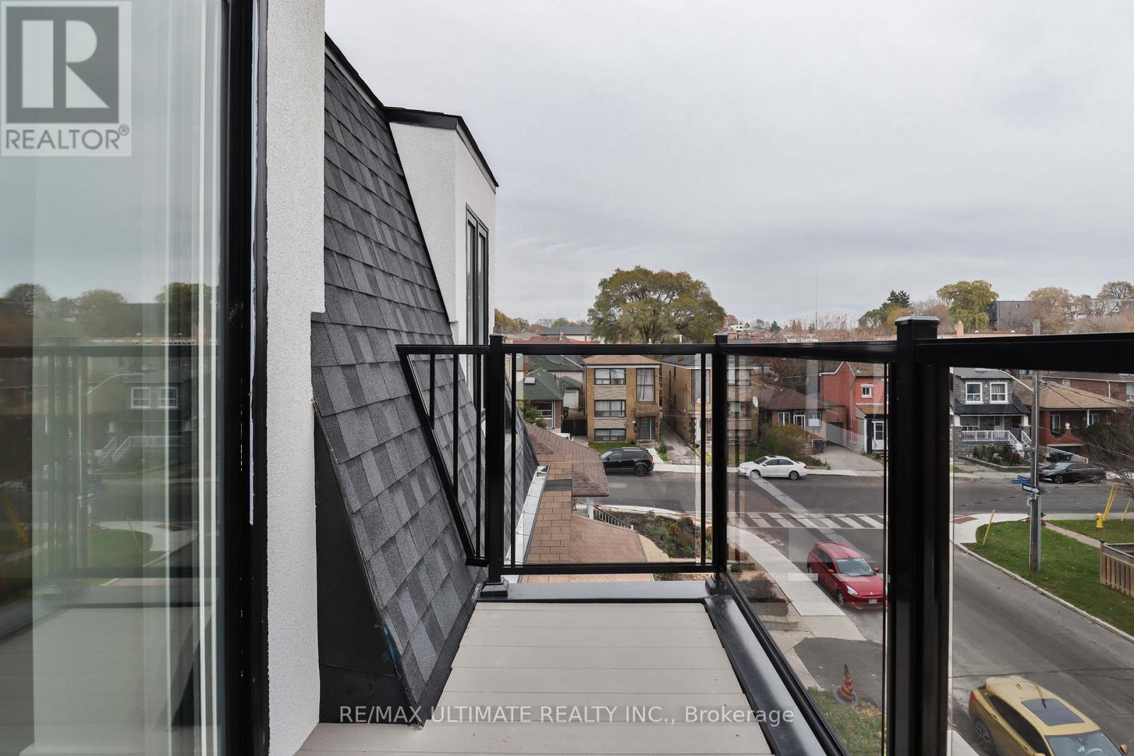 3rd Floor - 6 Chudleigh Road, Toronto, Ontario M6E 1Y8 - Photo 11 - W12569474