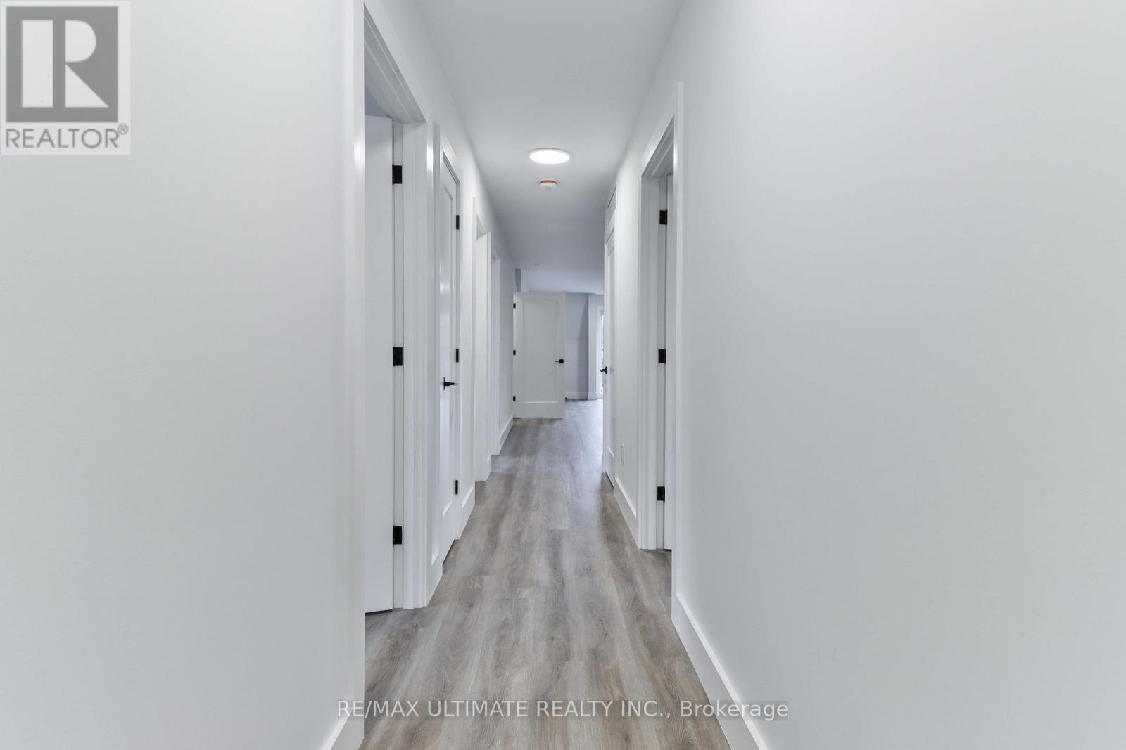 3rd Floor - 6 Chudleigh Road, Toronto, Ontario M6E 1Y8 - Photo 12 - W12569474