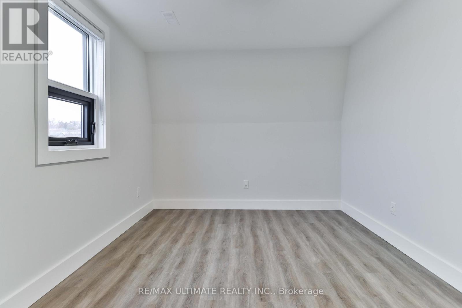 3rd Floor - 6 Chudleigh Road, Toronto, Ontario M6E 1Y8 - Photo 16 - W12569474