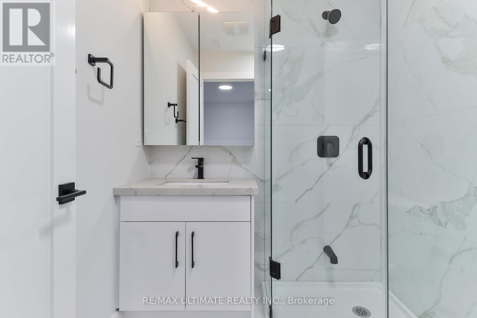 3rd Floor - 6 Chudleigh Road, Toronto, Ontario M6E 1Y8 - Photo 18 - W12569474