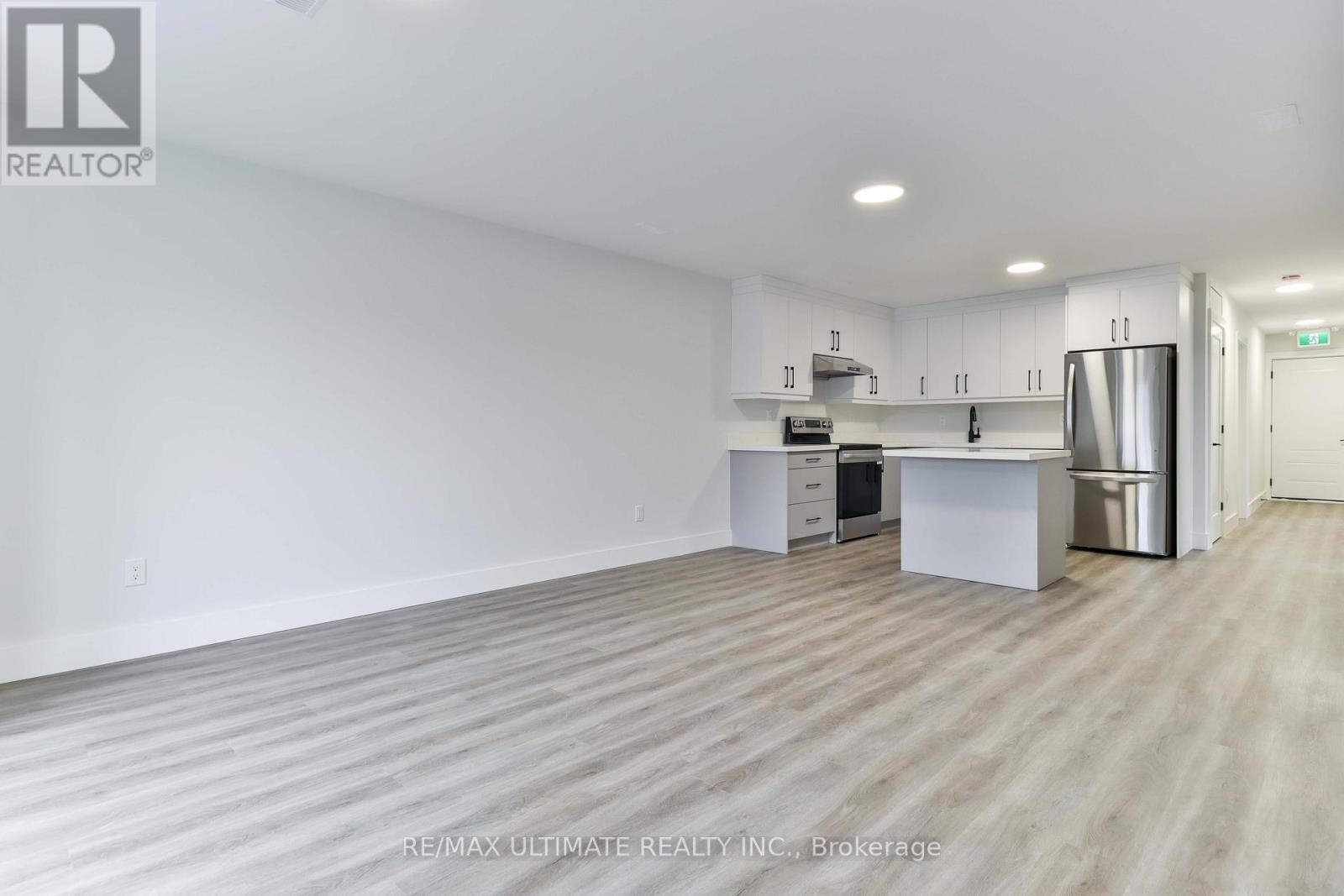 3rd Floor - 6 Chudleigh Road, Toronto, Ontario M6E 1Y8 - Photo 2 - W12569474