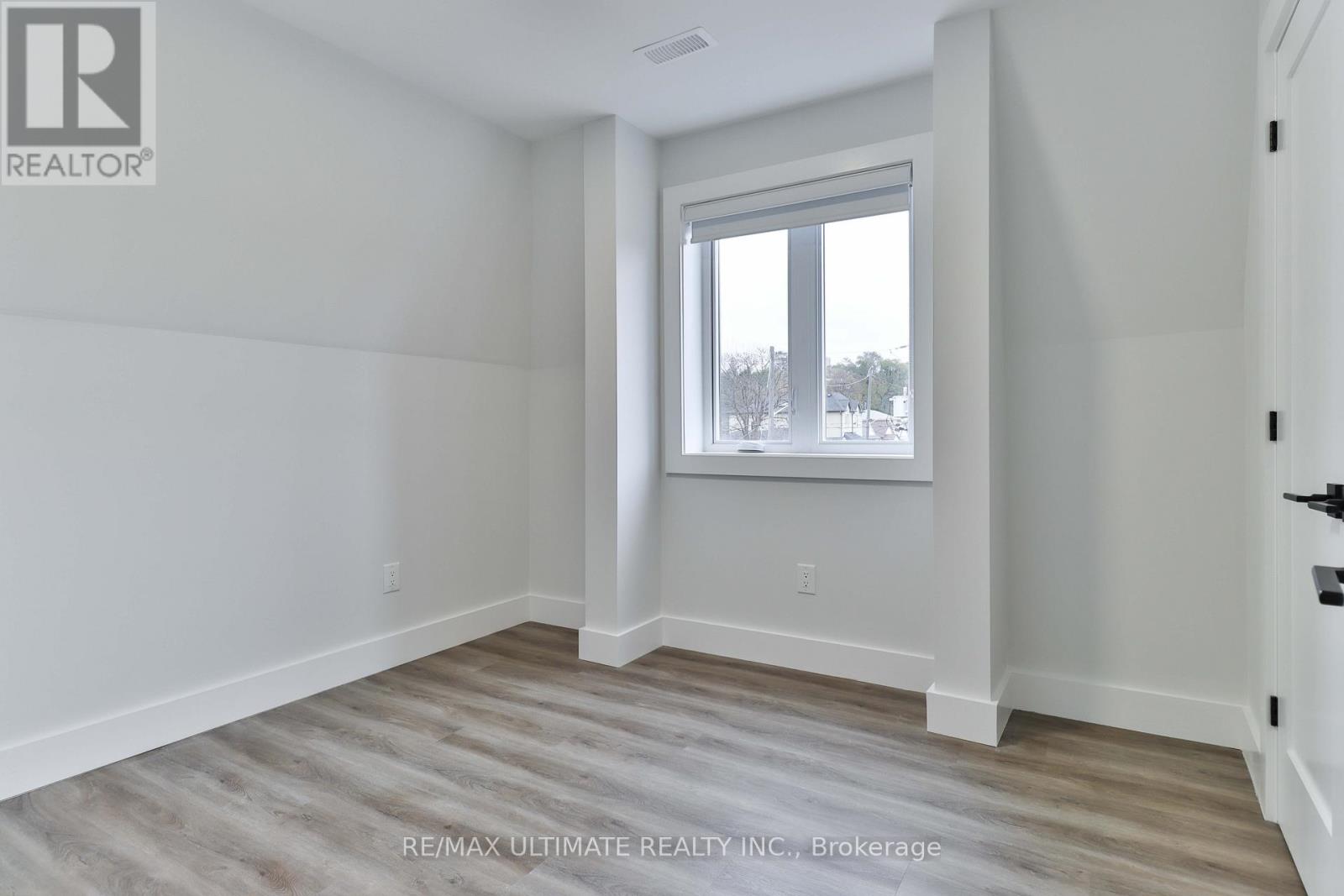 3rd Floor - 6 Chudleigh Road, Toronto, Ontario M6E 1Y8 - Photo 21 - W12569474