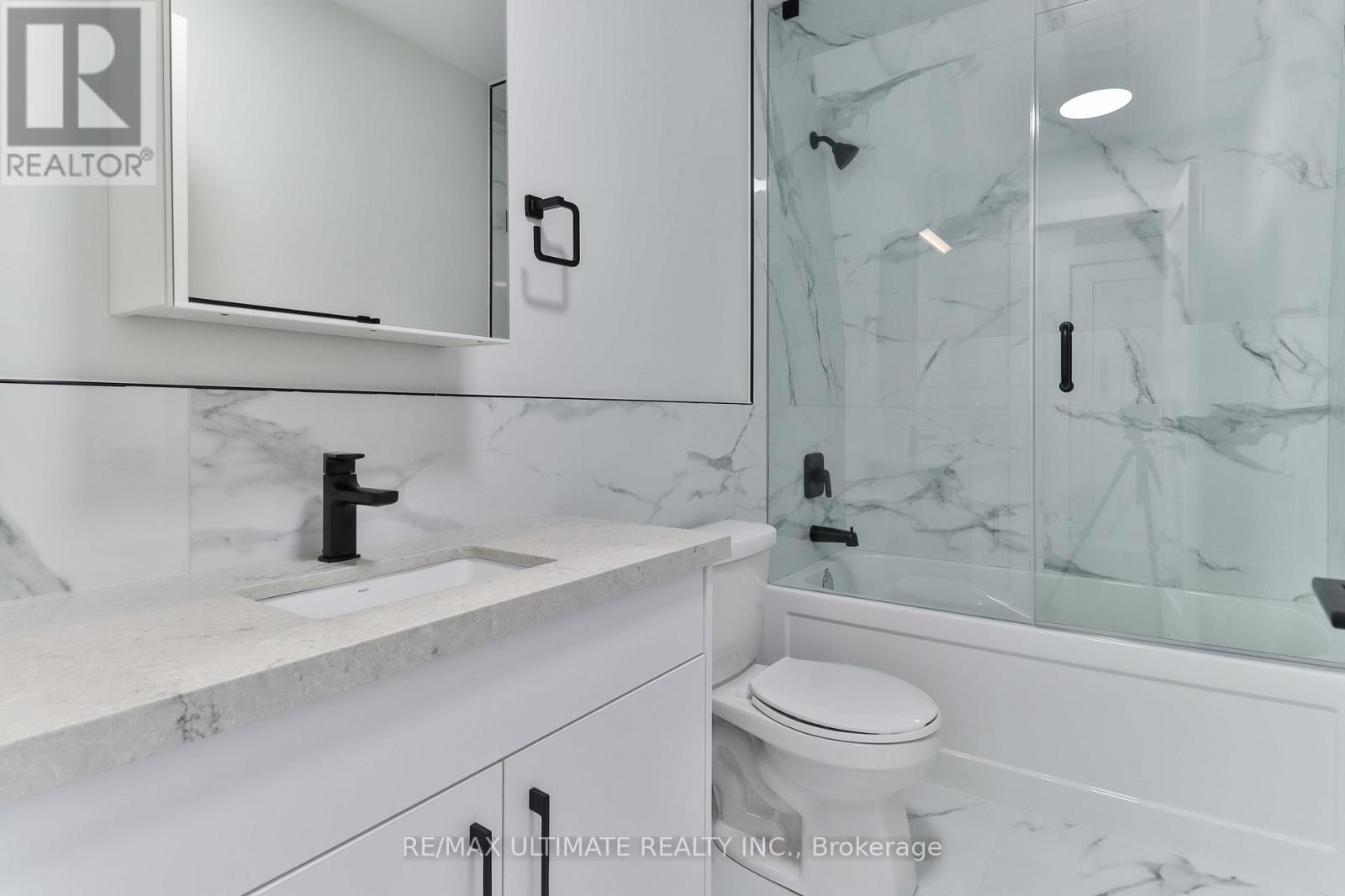 3rd Floor - 6 Chudleigh Road, Toronto, Ontario M6E 1Y8 - Photo 23 - W12569474