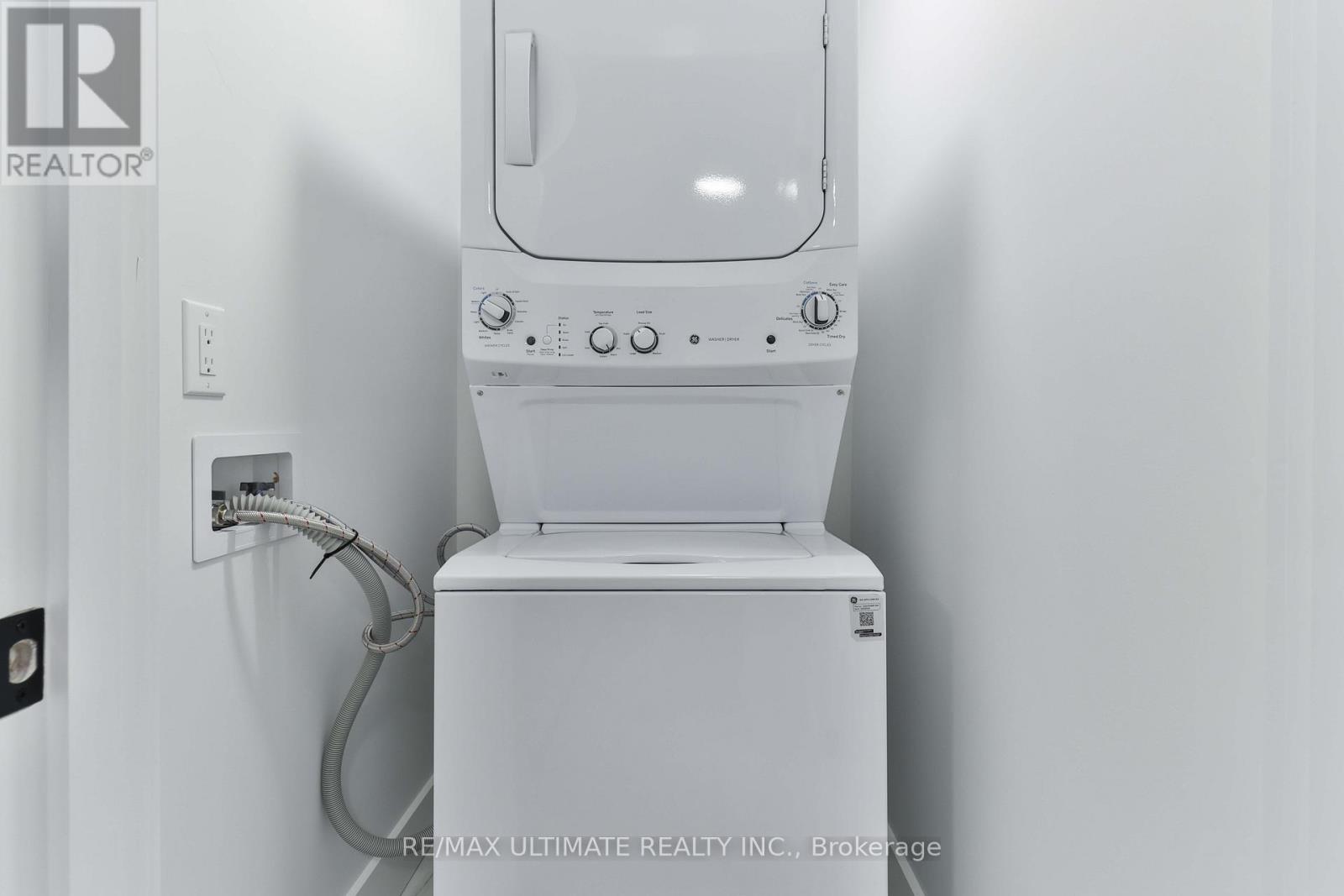 3rd Floor - 6 Chudleigh Road, Toronto, Ontario M6E 1Y8 - Photo 25 - W12569474