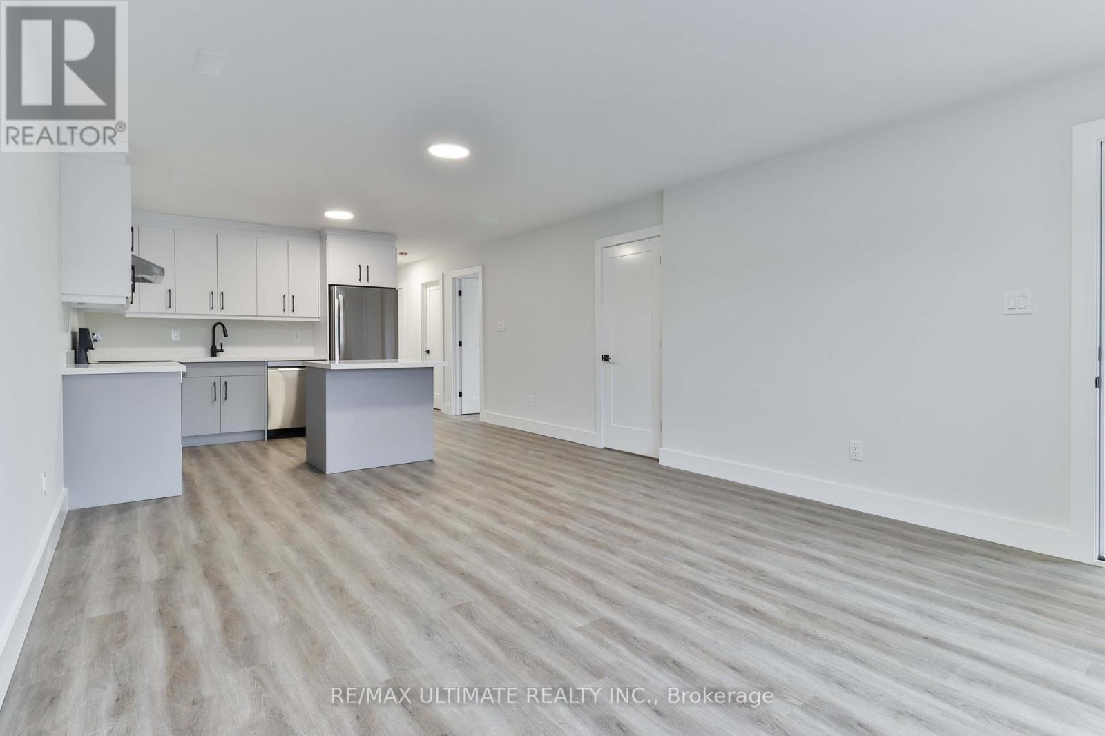 3rd Floor - 6 Chudleigh Road, Toronto, Ontario M6E 1Y8 - Photo 4 - W12569474