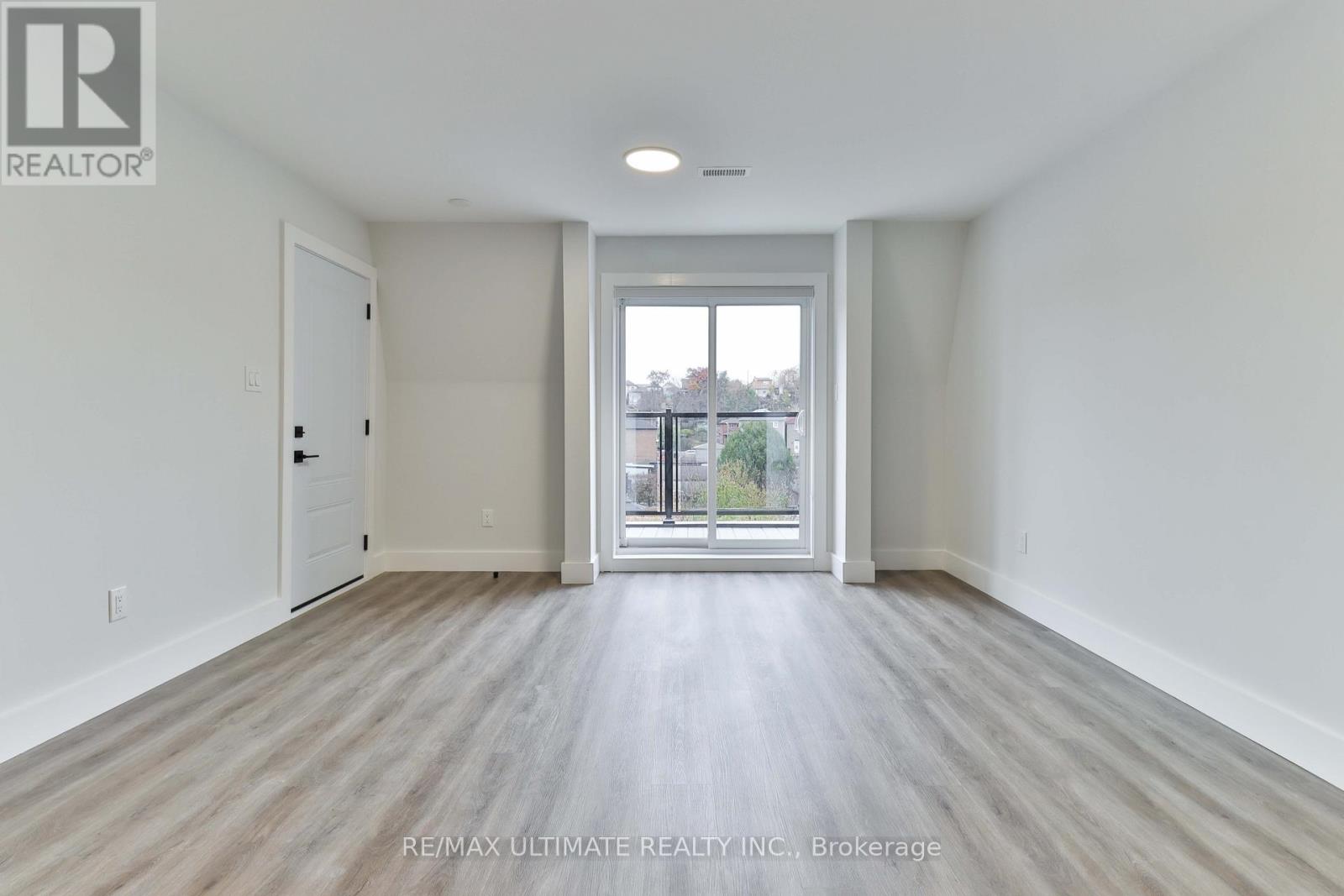 3rd Floor - 6 Chudleigh Road, Toronto, Ontario M6E 1Y8 - Photo 5 - W12569474