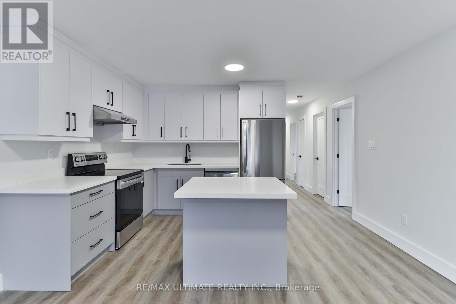 3rd Floor - 6 Chudleigh Road, Toronto, Ontario M6E 1Y8 - Photo 7 - W12569474